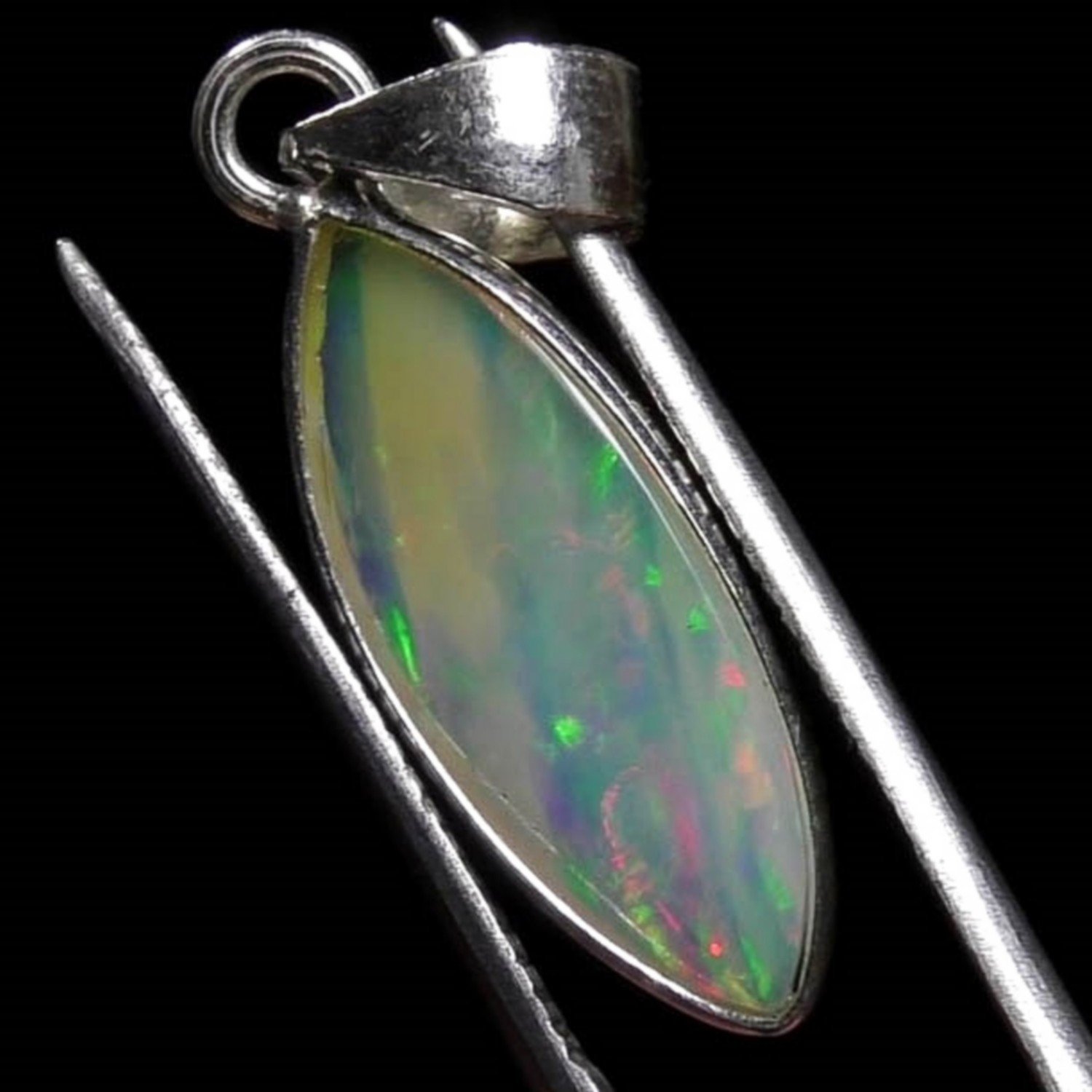 Welo opal pendant - Ethiopia