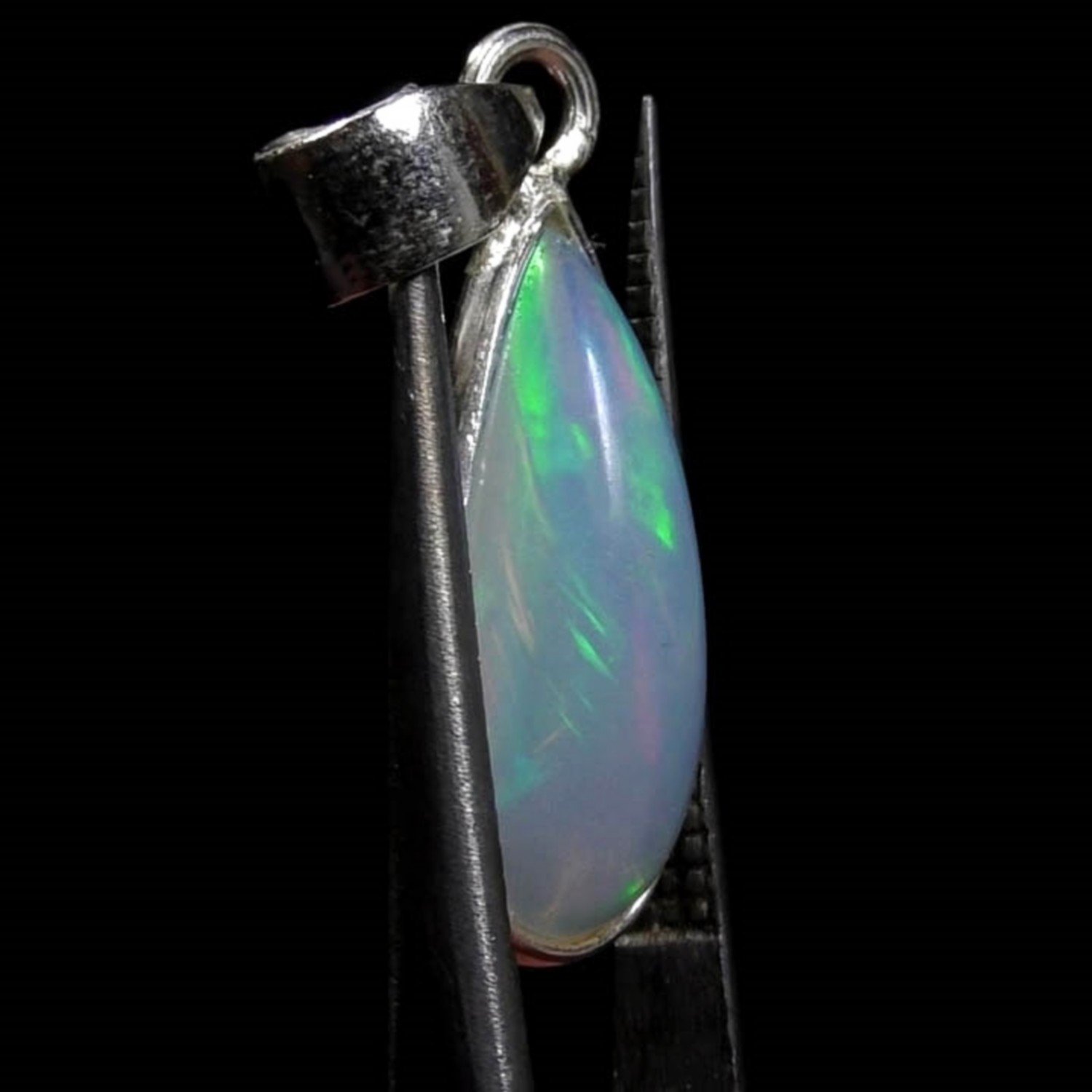 Welo opal pendant - Ethiopia