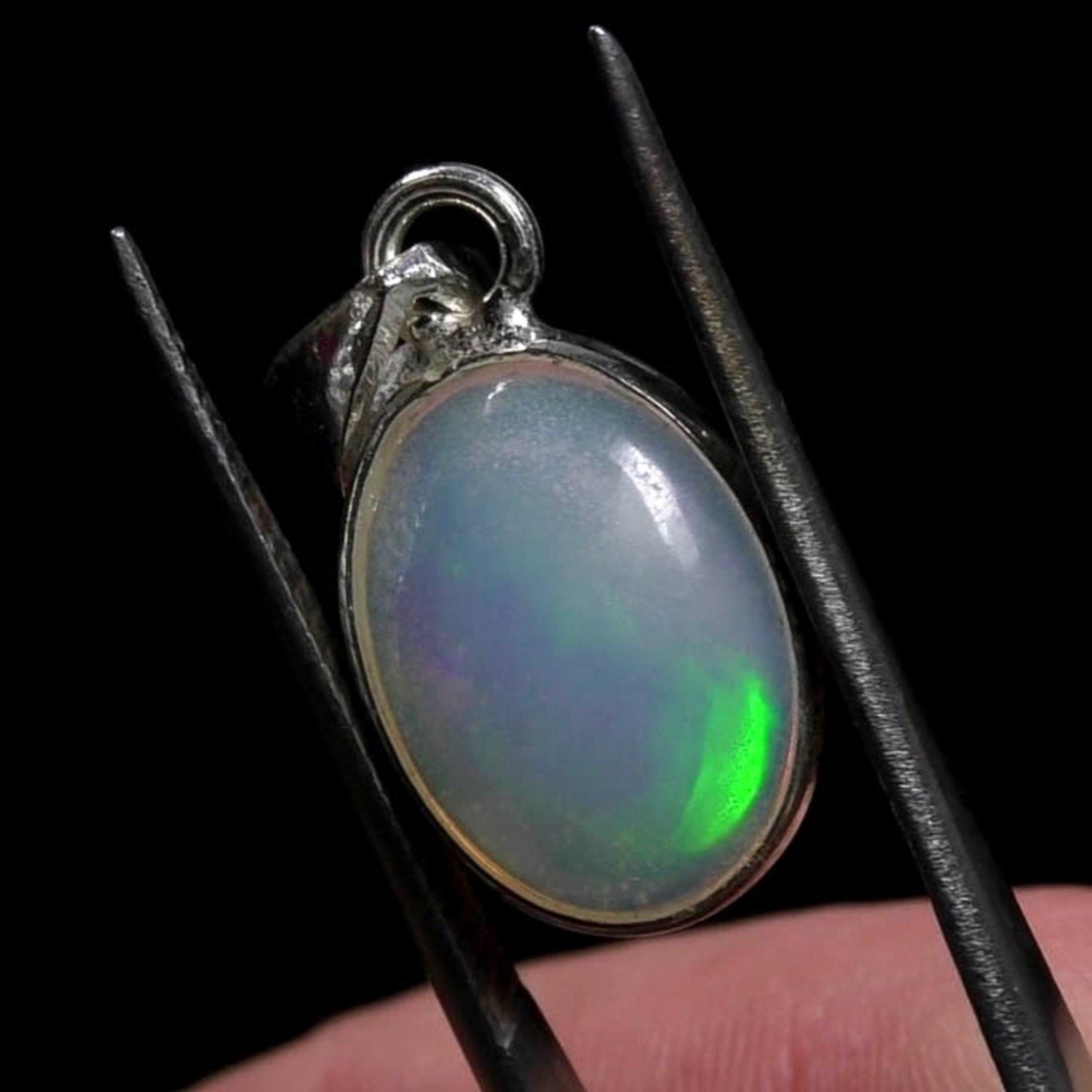 Welo opal pendant - Ethiopia