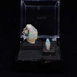 OPAL Duo - cut stone and crystallised stone