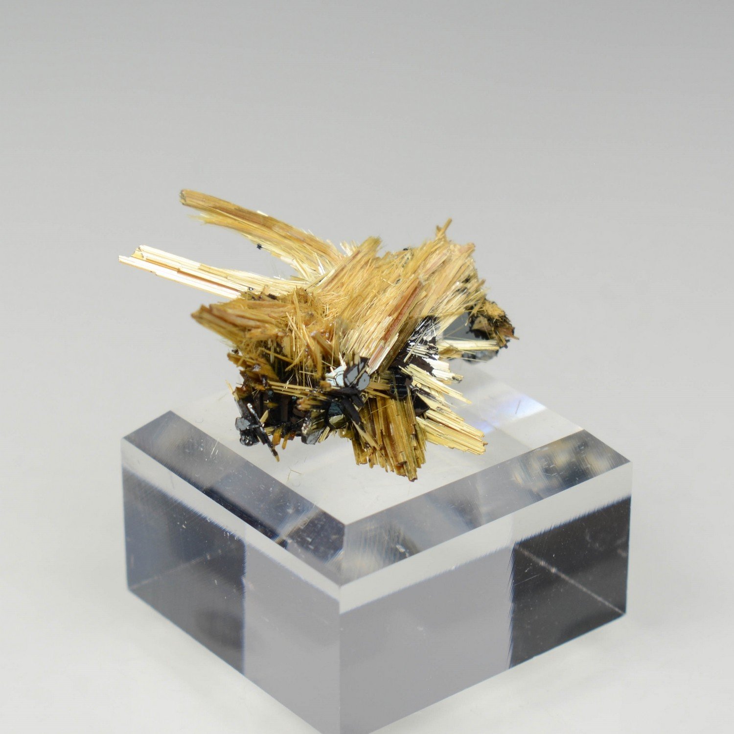 Rutile and hematite - Novo Horizonte, Bahia, Brazil