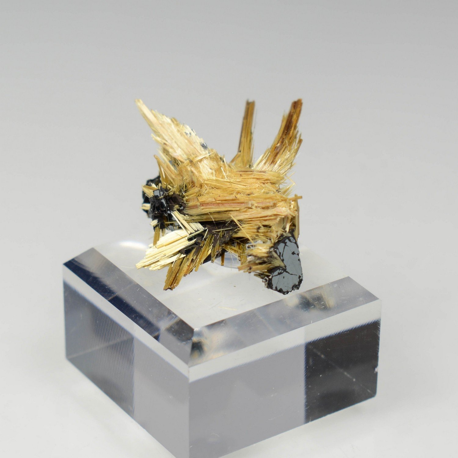 Rutile and hematite - Novo Horizonte, Bahia, Brazil