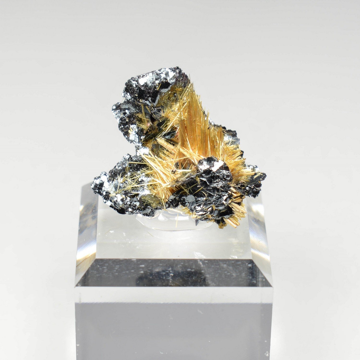 Rutile and hematite - Novo Horizonte, Bahia, Brazil