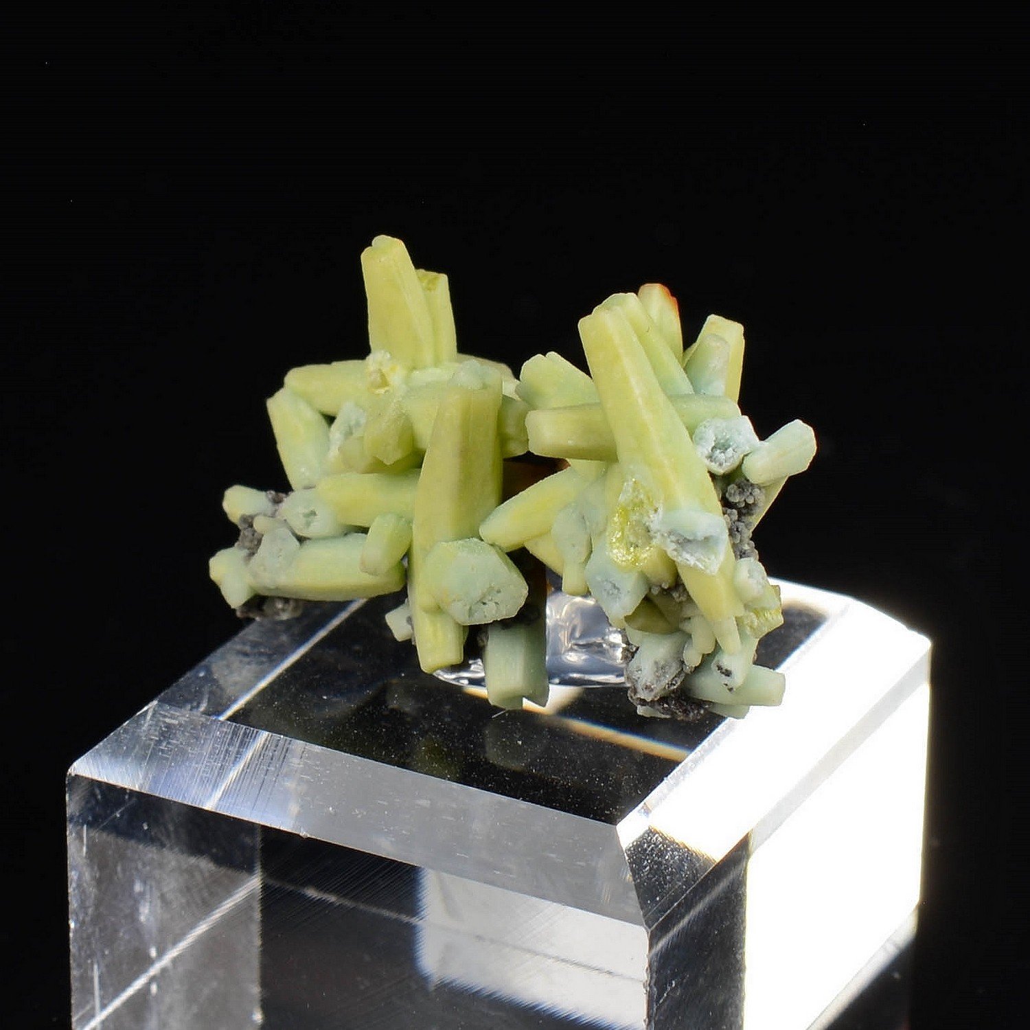 Plumbogummite psm après pyromorphite - Mine Yangshuo, Chine Plumbogummite psm après pyromorphite - Mine Yangshuo, Chine