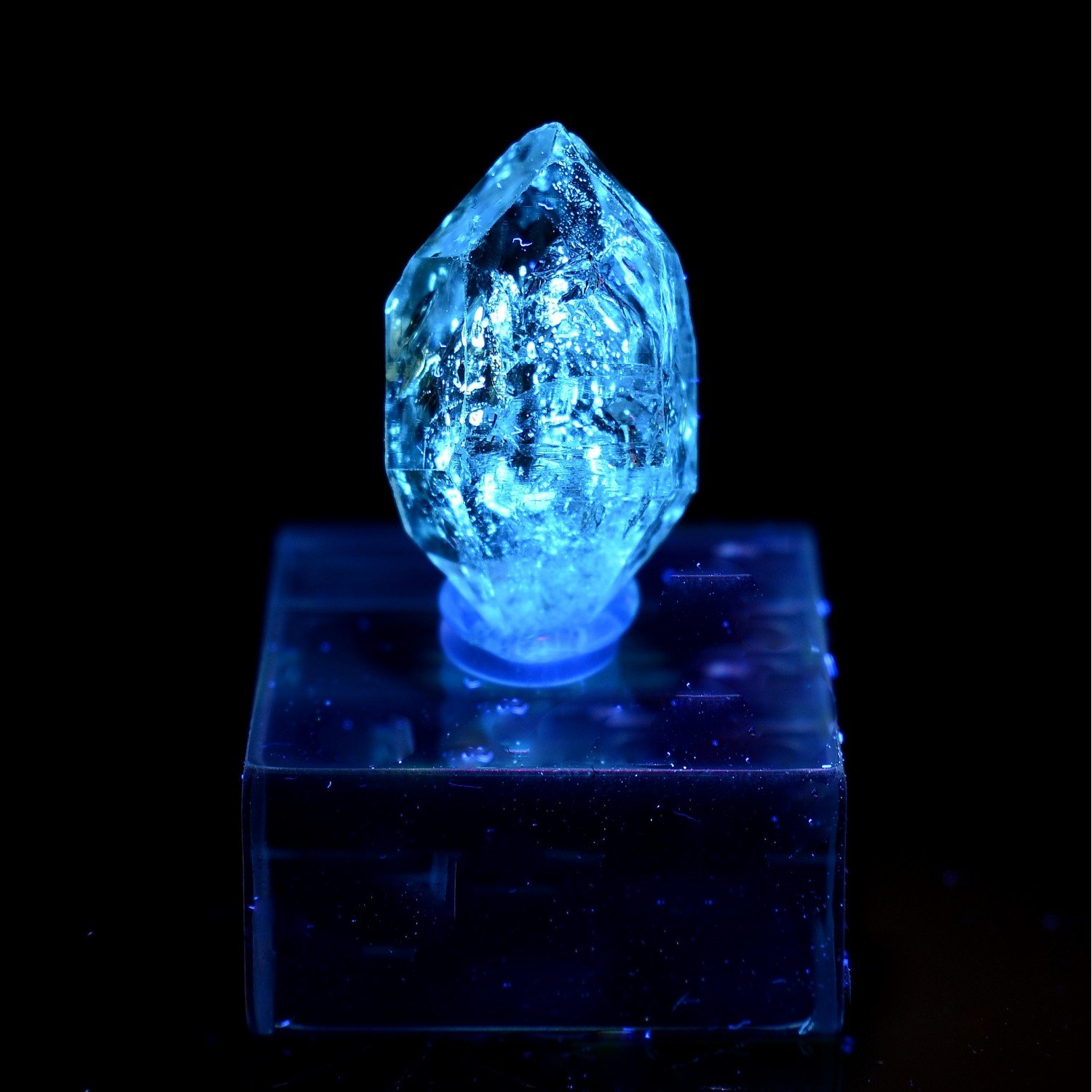 Quartz with hydrocarbon inclusions - Balochistan, Pakistan