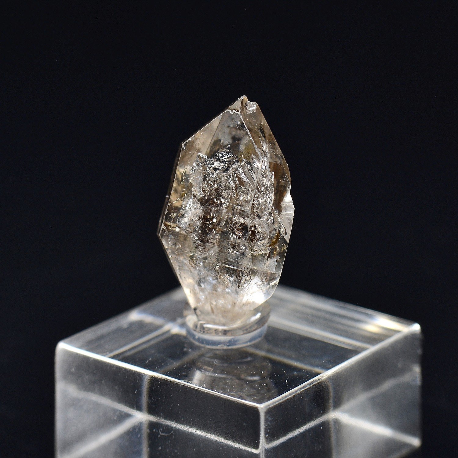 Quartz with hydrocarbon inclusions - Balochistan, Pakistan