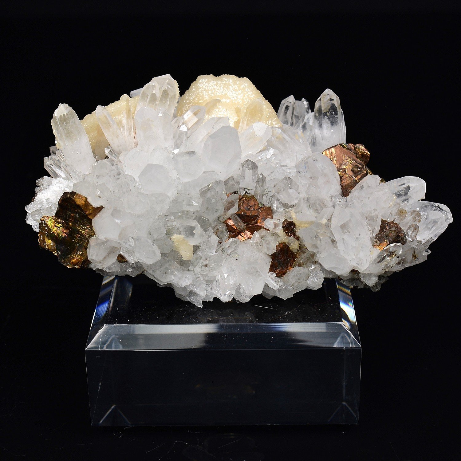 Calcite, quartz et chalcopyrite - Cavnic, Roumanie
