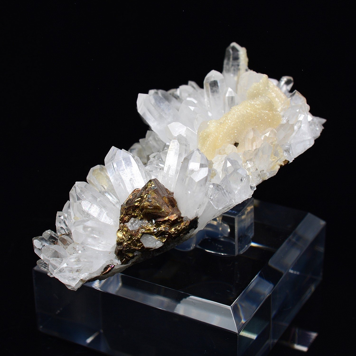 Calcite, quartz et chalcopyrite - Cavnic, Roumanie