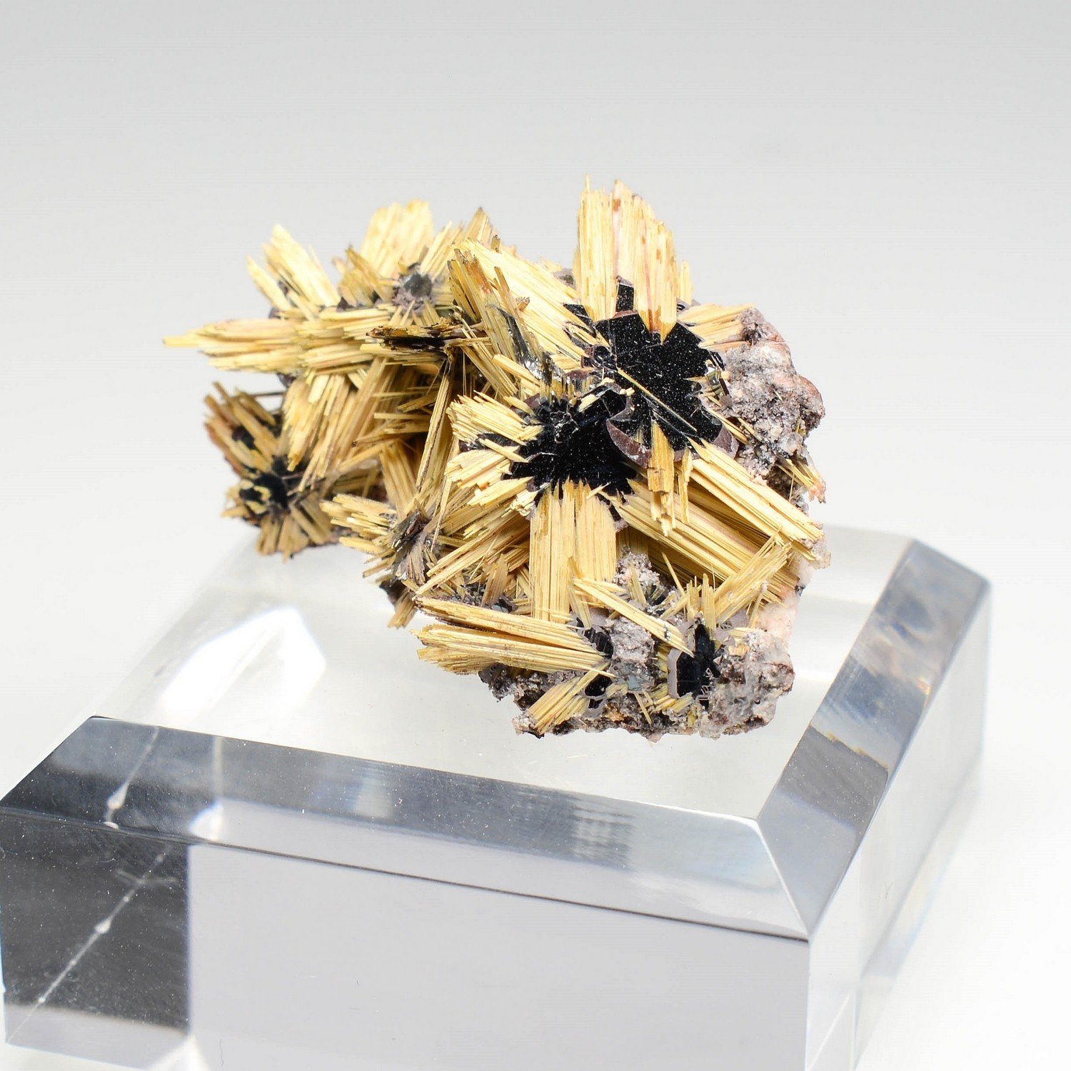 Rutile and hematite - Novo Horizonte, Bahia, Brazil Rutile and hematite - Novo Horizonte, Bahia, Brazil