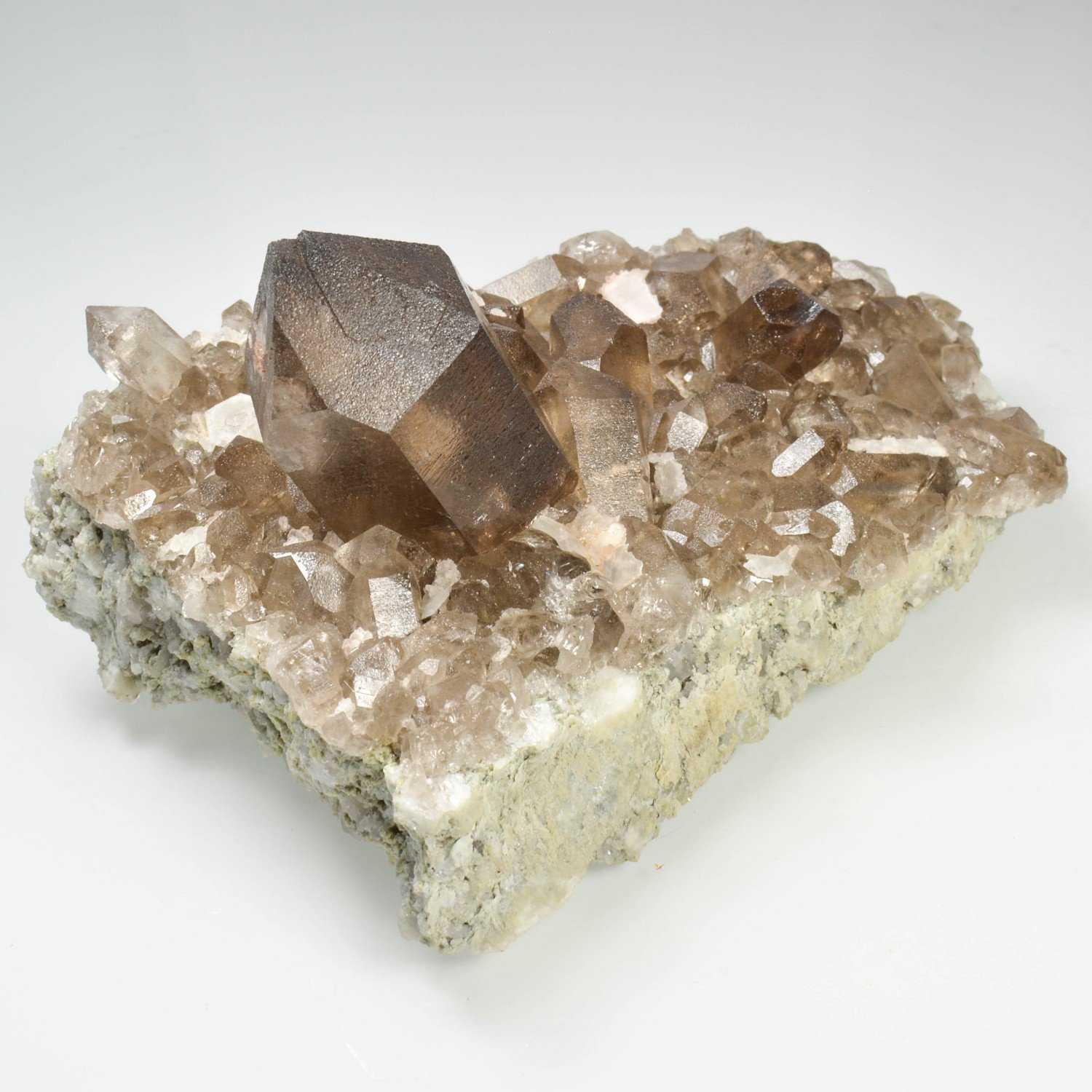 Quartz fumé et fluorine - Massif du Mont-Blanc, Haute-Savoie, France Quartz fumé et fluorine - Massif du Mont-Blanc, Haute-Savoie, France