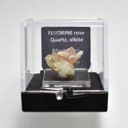 Fluorine rose, quartz, albite - Mont-Blanc, Haute-Savoie, France