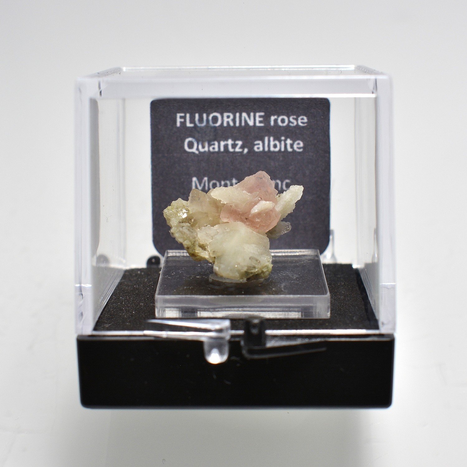 Fluorine rose, quartz, albite - Mont-Blanc, Haute-Savoie, France
