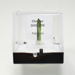 Chromium-bearing diopside - Pakistan