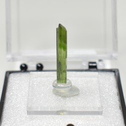 Chromium-bearing diopside - Pakistan