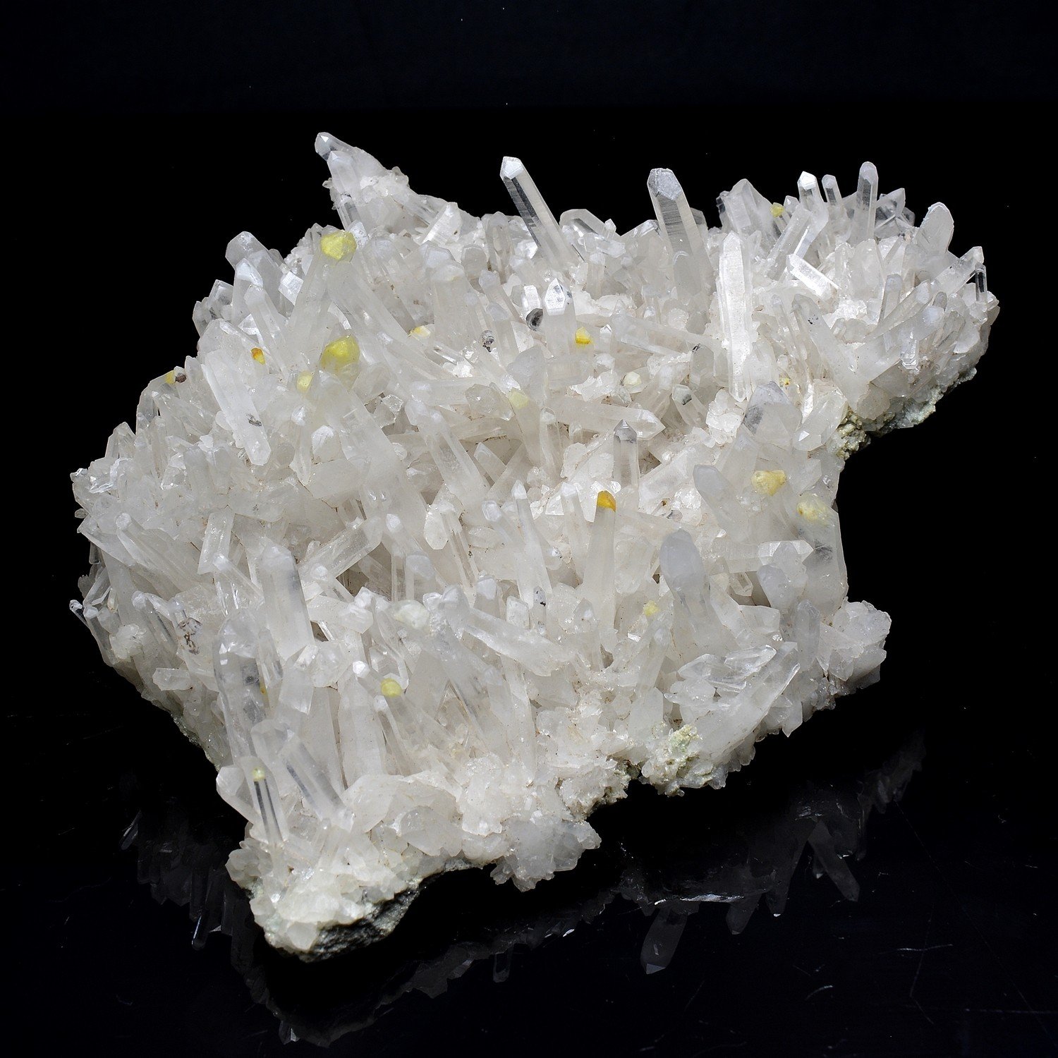 Quartz and sulphur - Mundo Nuevo, La Libertad, Peru Quartz and sulphur - Mundo Nuevo, La Libertad, Peru