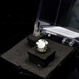 SCAPOLITE - DUO cut stone and crystallised stone