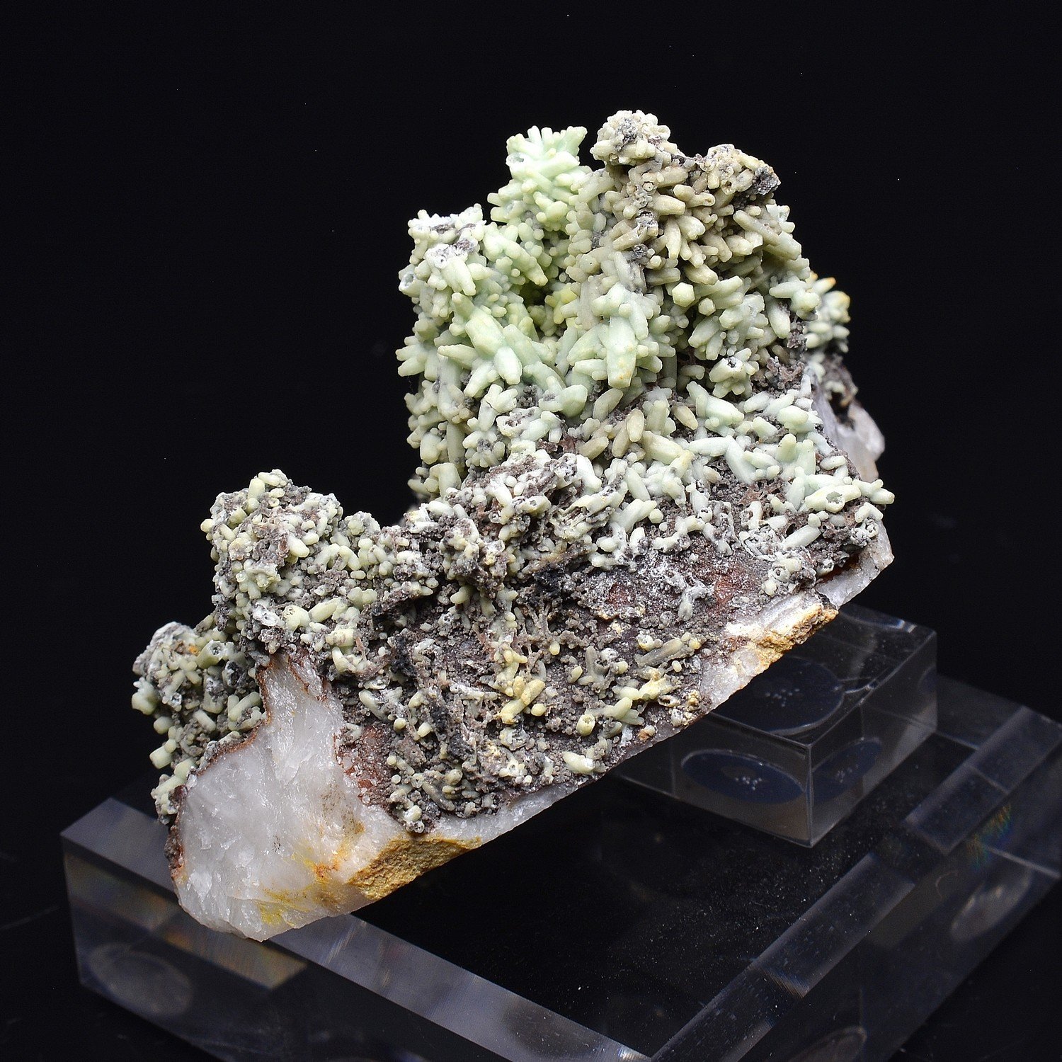 Plumbogummite psm après pyromorphite - Mine Yangshuo, Guilin, Province de Guangxi, Chine