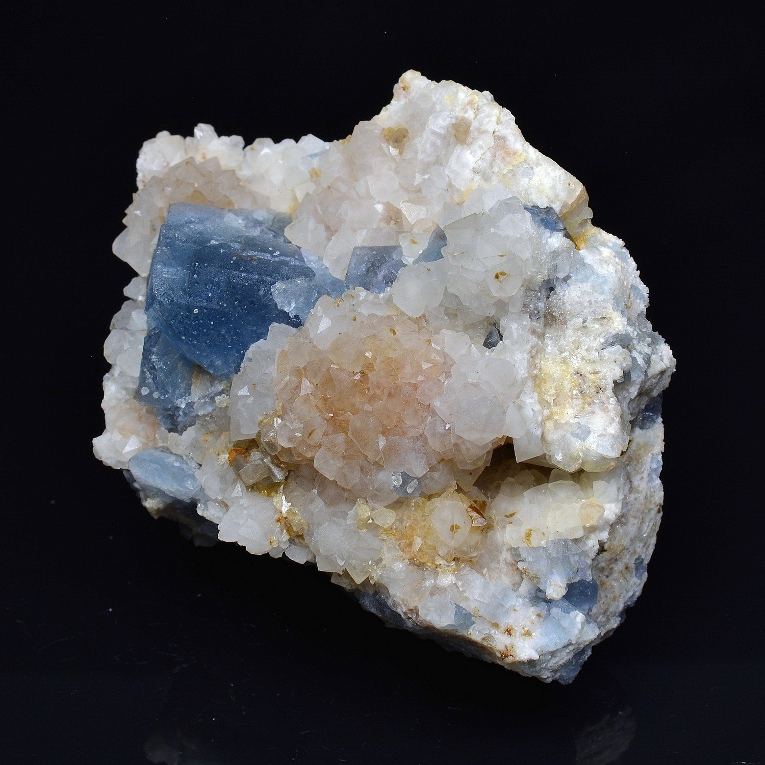 Fluorine et quartz - Mine de Margou, Alban Tarn, France Fluorine et quartz - Mine de Margou, Alban Tarn, France