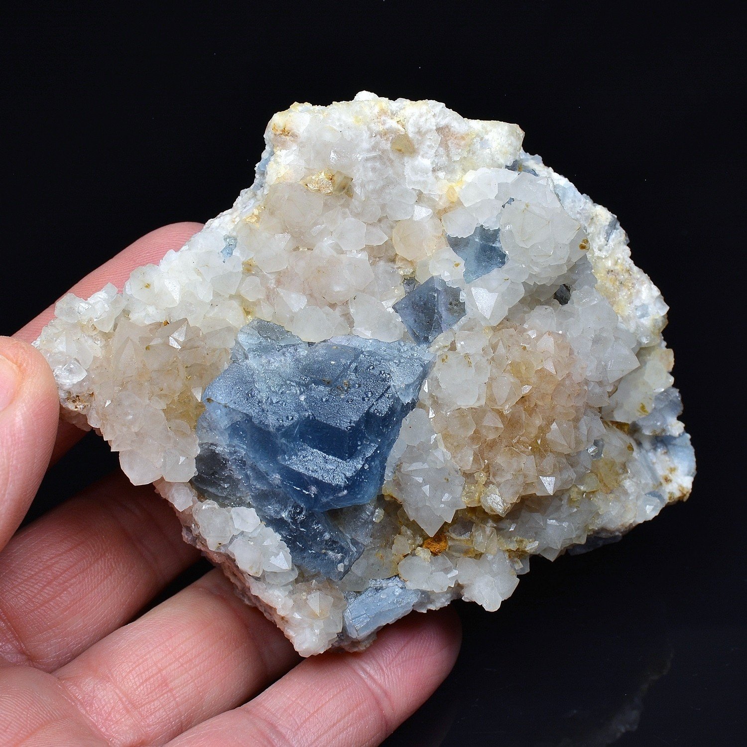 Fluorine et quartz - Mine de Margou, Alban Tarn, France Fluorine et quartz - Mine de Margou, Alban Tarn, France