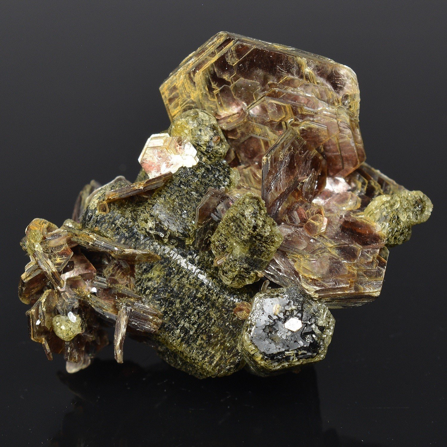 Muscovite et apatite - Zé Pinto prospect, Aldeia, Conselheiro Pena, Minas Gerais, Brésil