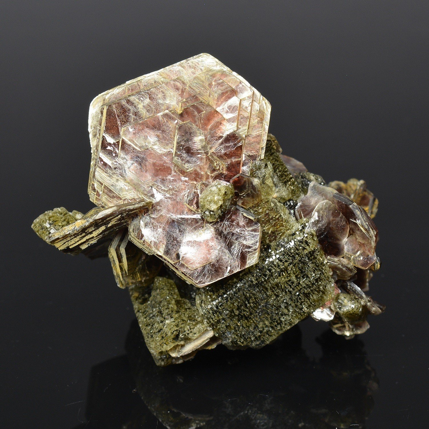 Muscovite et apatite - Zé Pinto prospect, Aldeia, Conselheiro Pena, Minas Gerais, Brésil