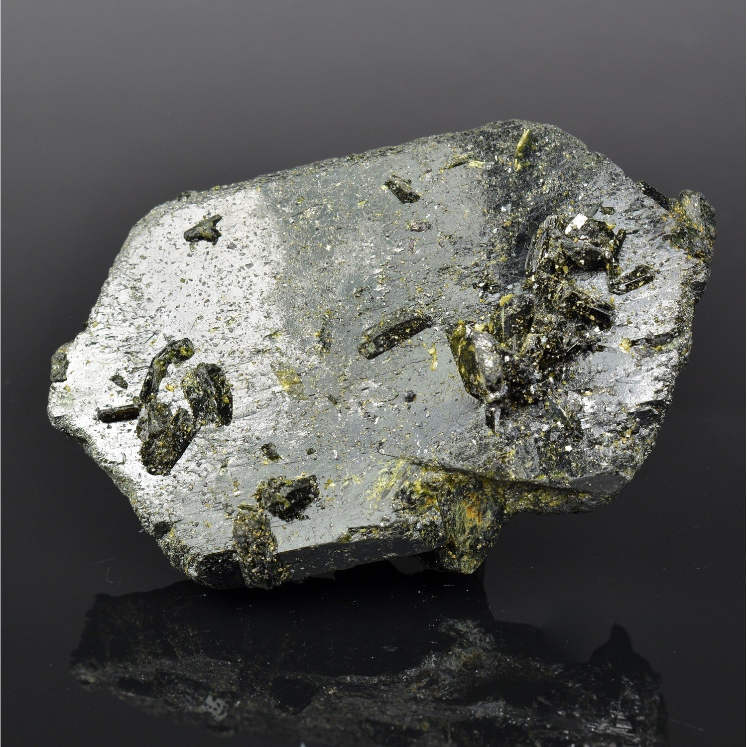 Épidote - Montagnes Ras Koh, Balochistan, Pakistan Épidote - Montagnes Ras Koh, Balochistan, Pakistan