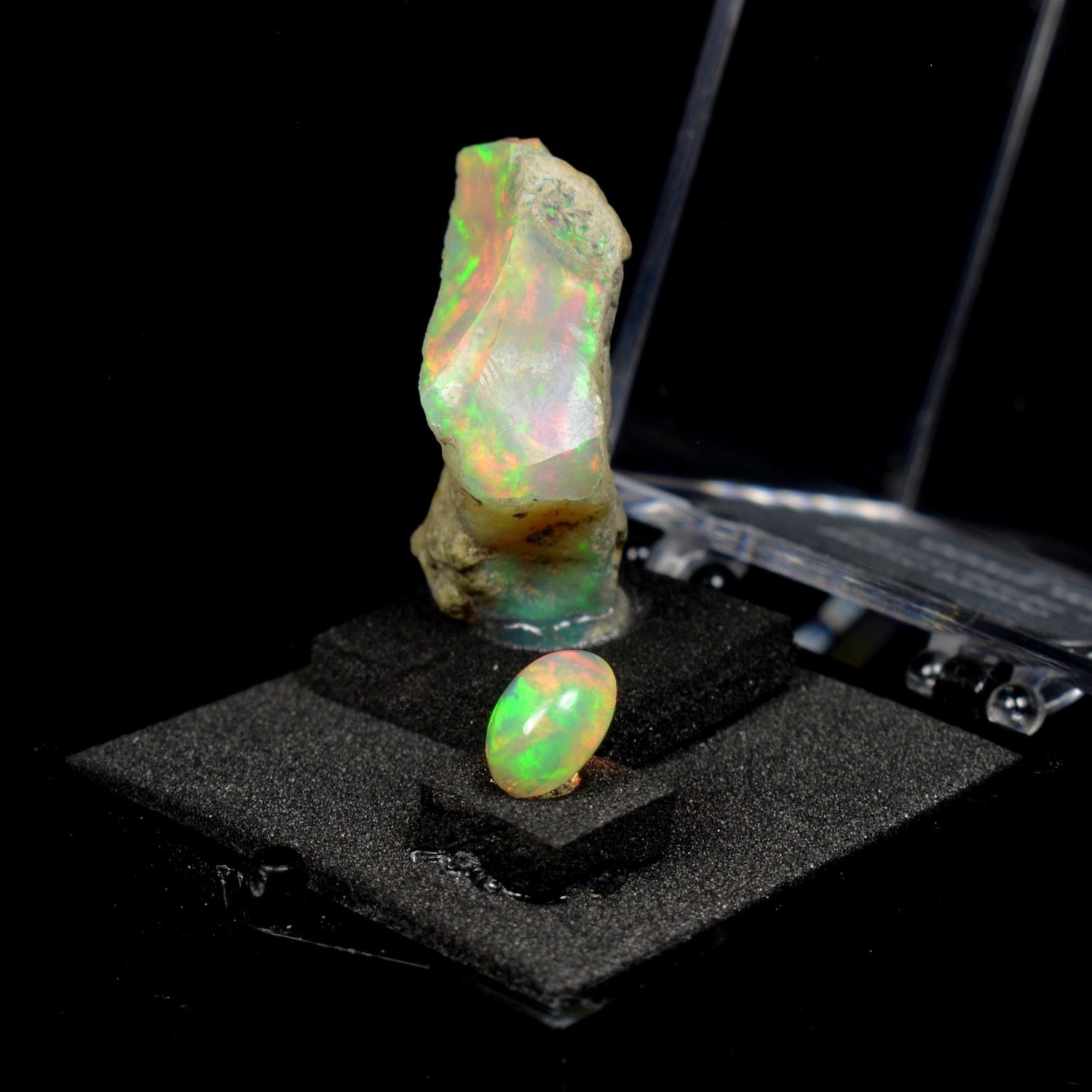 OPAL - DUO: cut stone and crystallised stone