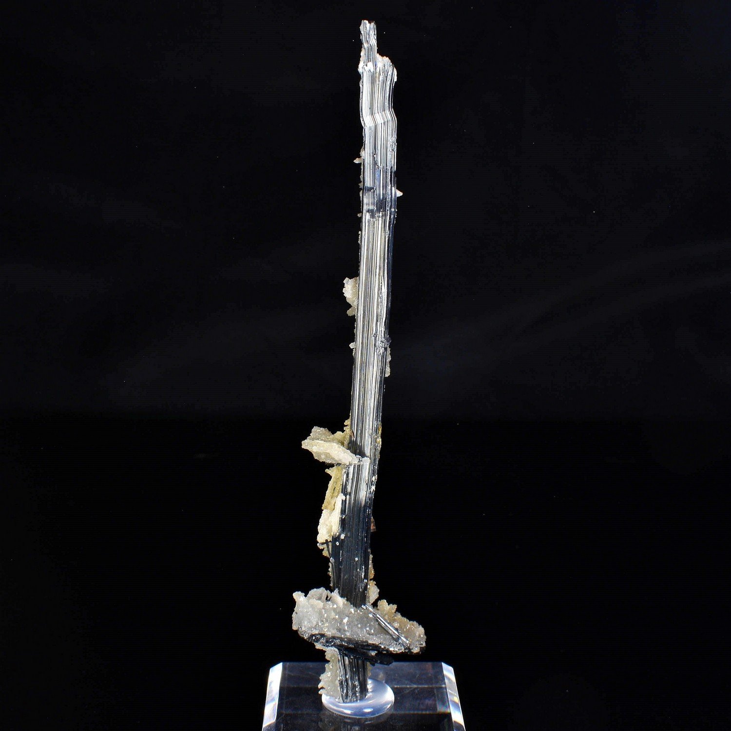 Fluorite and quartz on stibnite – Jiangxi Province, China