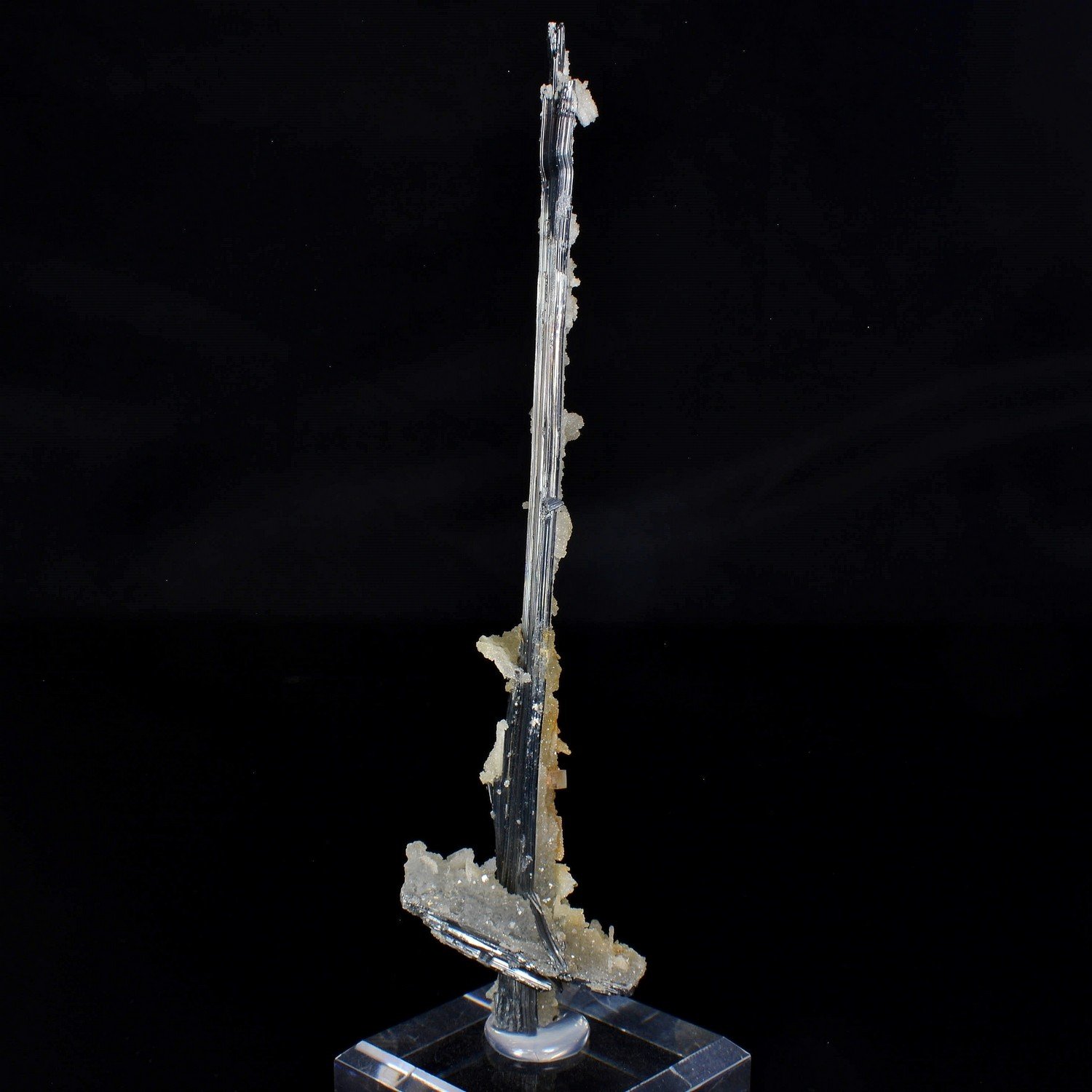 Fluorine et quartz sur stibine - Province de Jiangxi, Chine