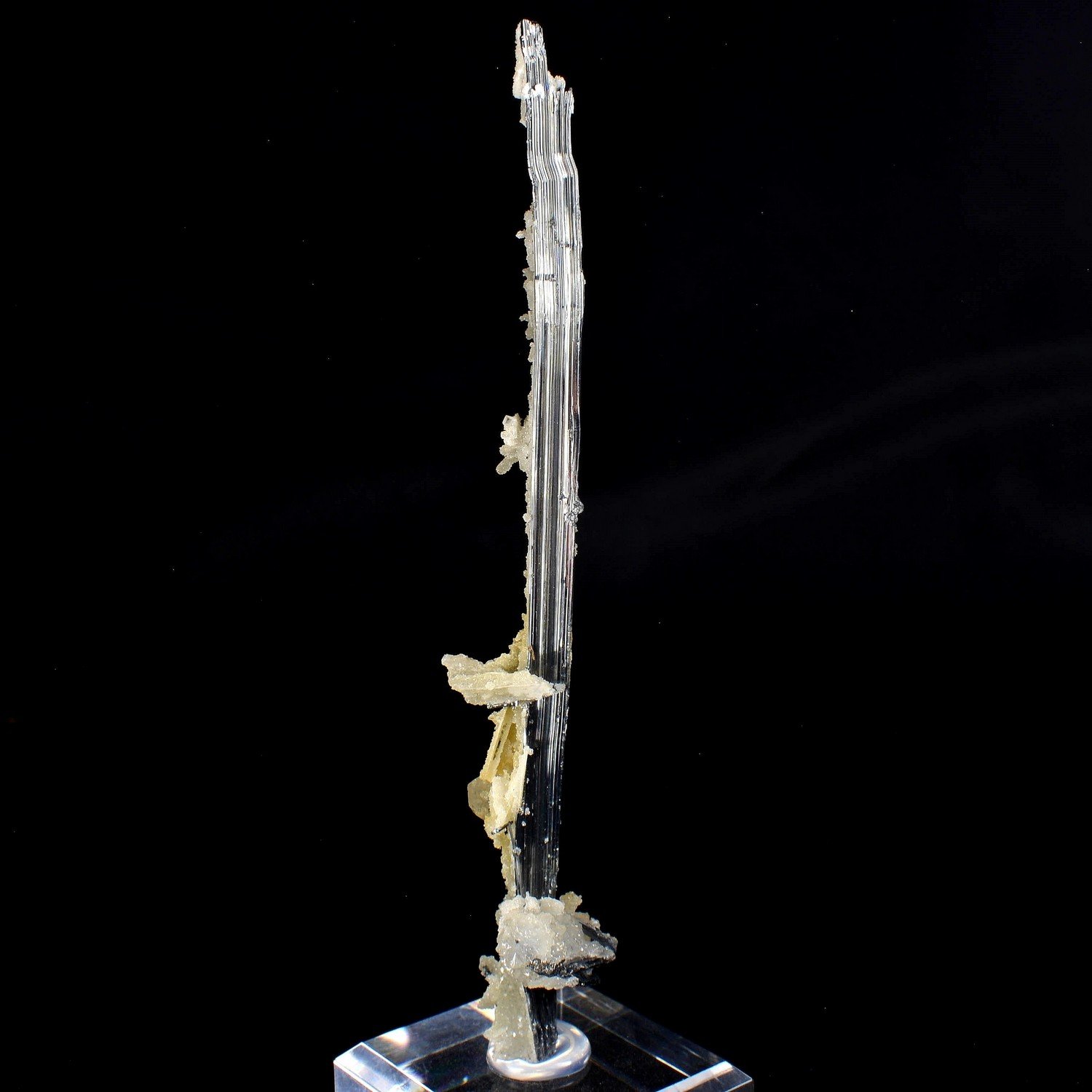 Fluorite and quartz on stibnite – Jiangxi Province, China