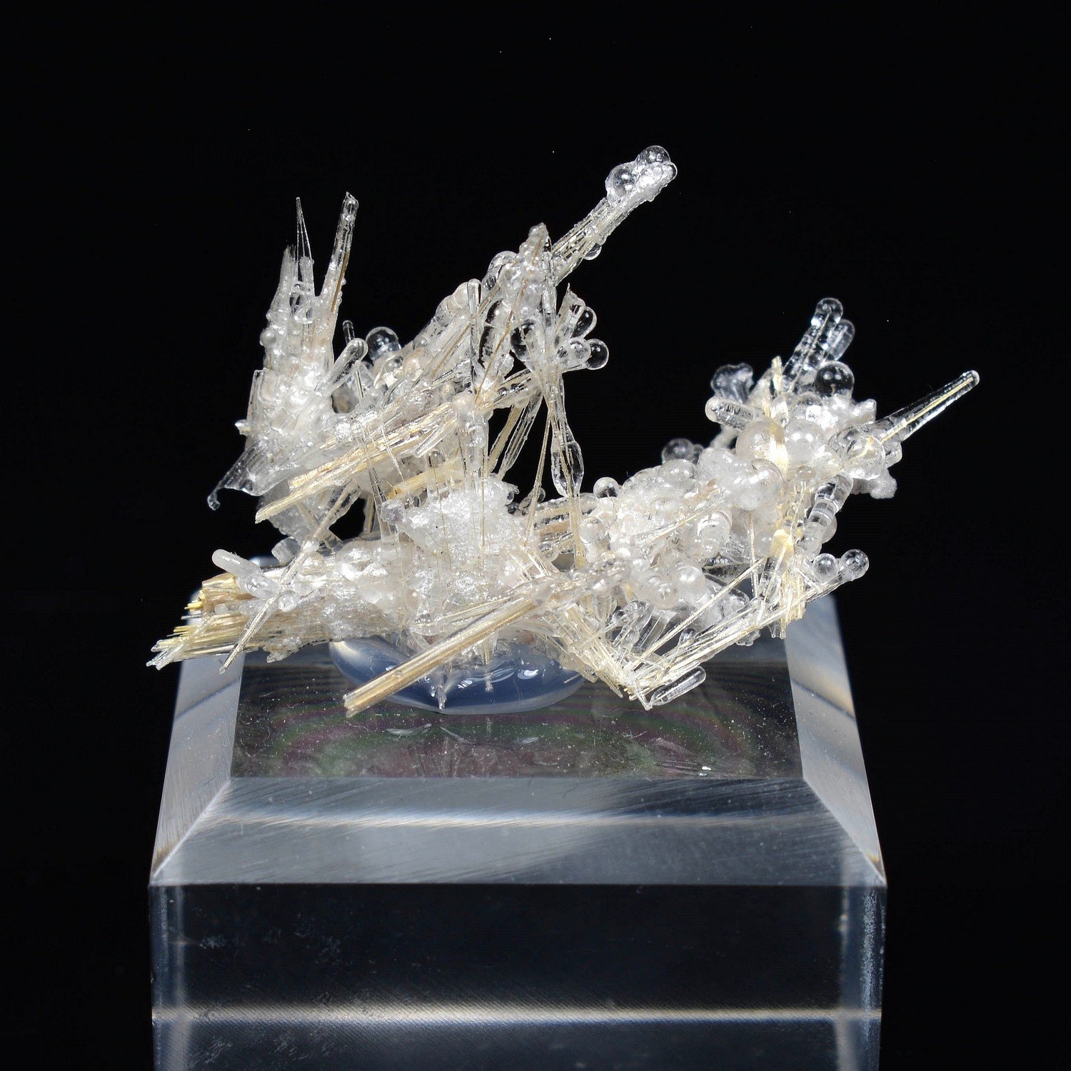 Opale hyalite sur rutile - Novo Horizonte, Bahia, Brésil Opale hyalite sur rutile - Novo Horizonte, Bahia, Brésil