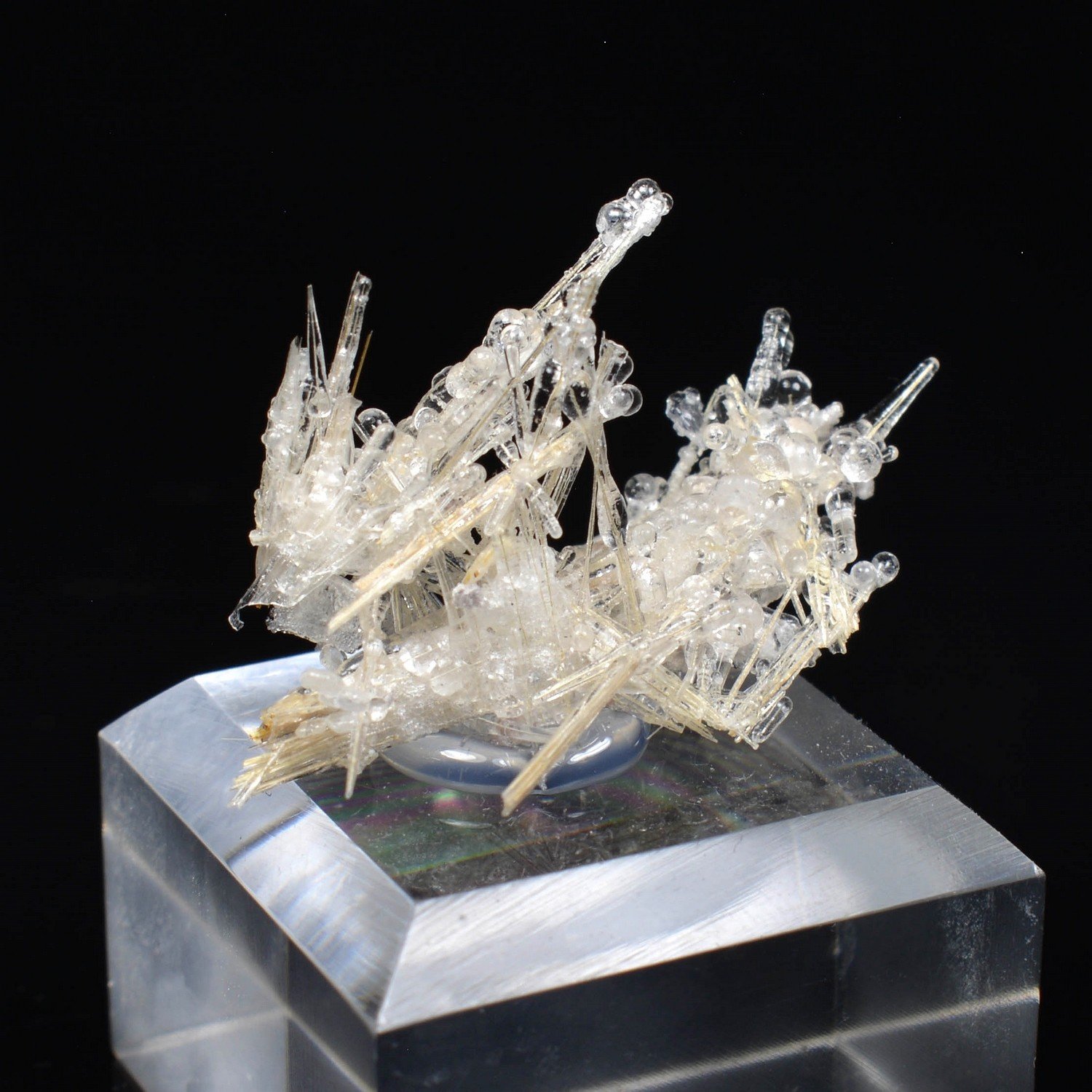 Opale hyalite sur rutile - Novo Horizonte, Bahia, Brésil Opale hyalite sur rutile - Novo Horizonte, Bahia, Brésil