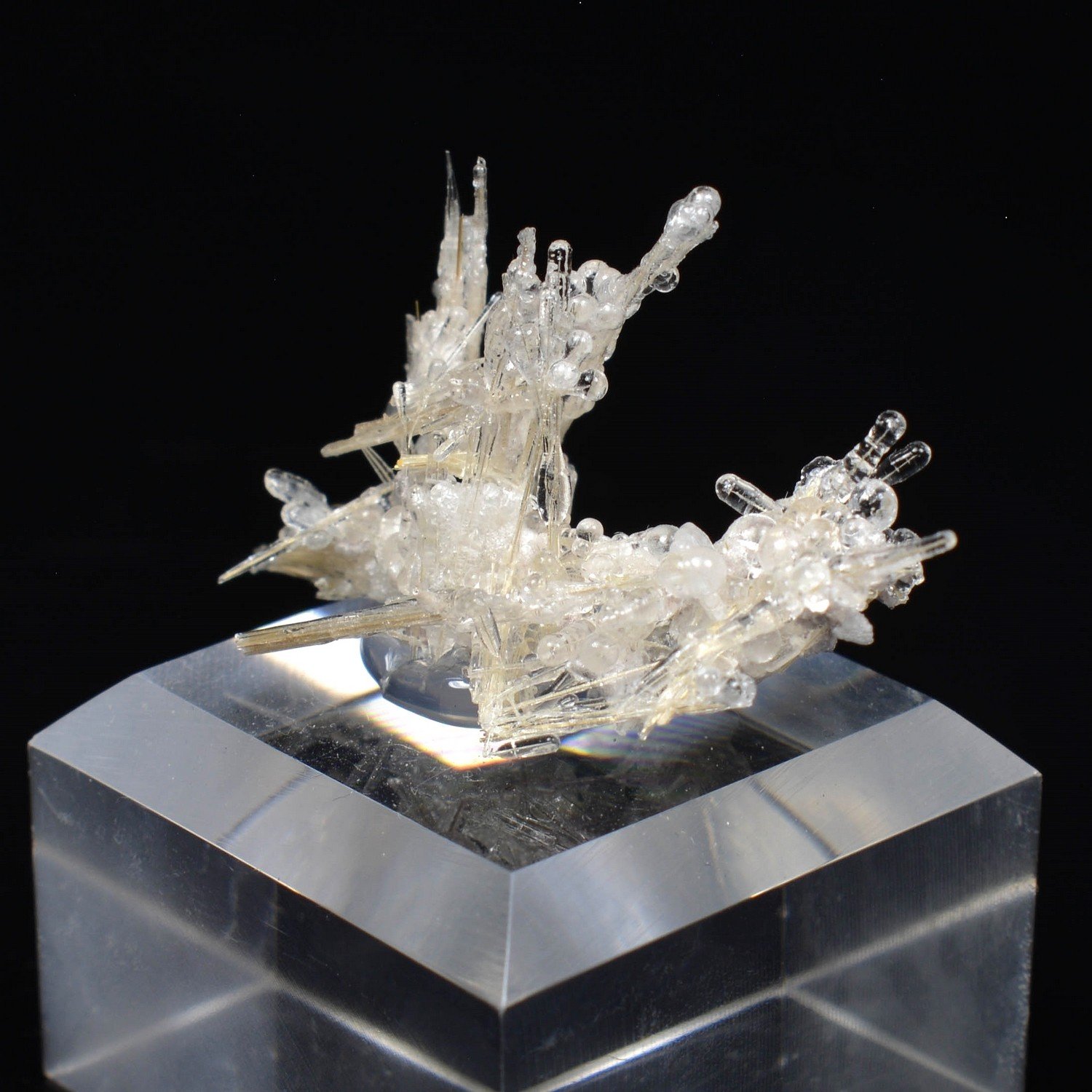 Opale hyalite sur rutile - Novo Horizonte, Bahia, Brésil Opale hyalite sur rutile - Novo Horizonte, Bahia, Brésil