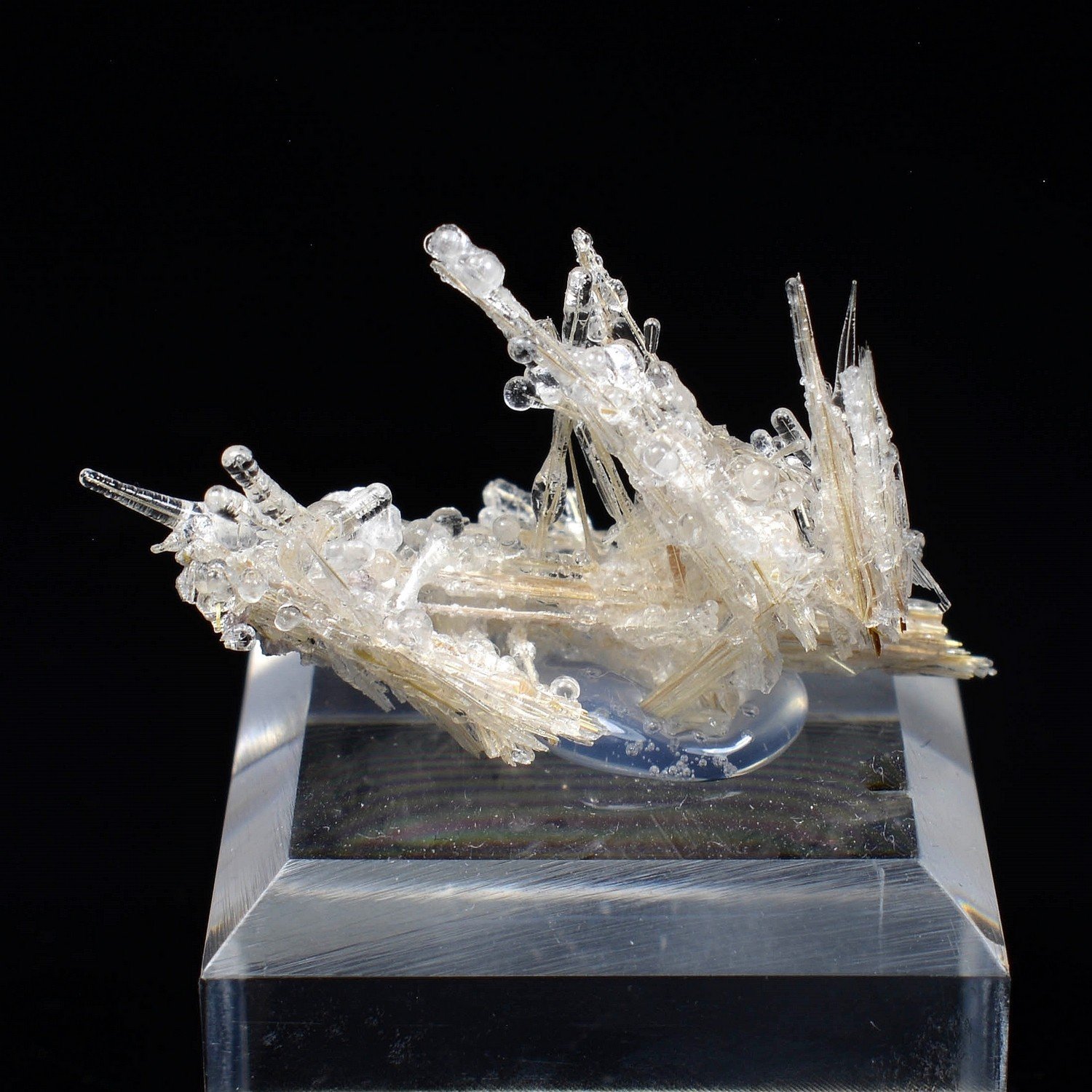 Opale hyalite sur rutile - Novo Horizonte, Bahia, Brésil Opale hyalite sur rutile - Novo Horizonte, Bahia, Brésil