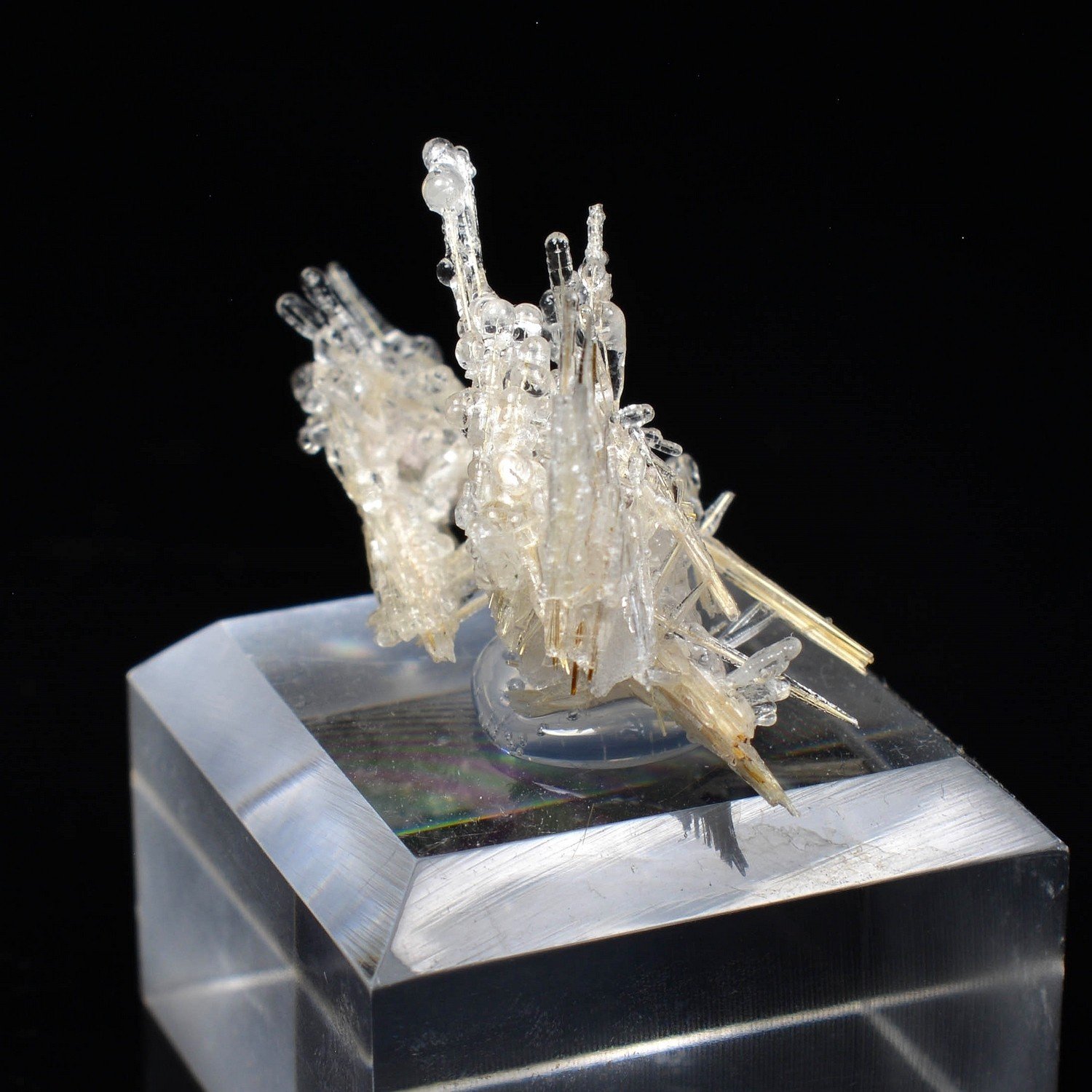 Opale hyalite sur rutile - Novo Horizonte, Bahia, Brésil Opale hyalite sur rutile - Novo Horizonte, Bahia, Brésil