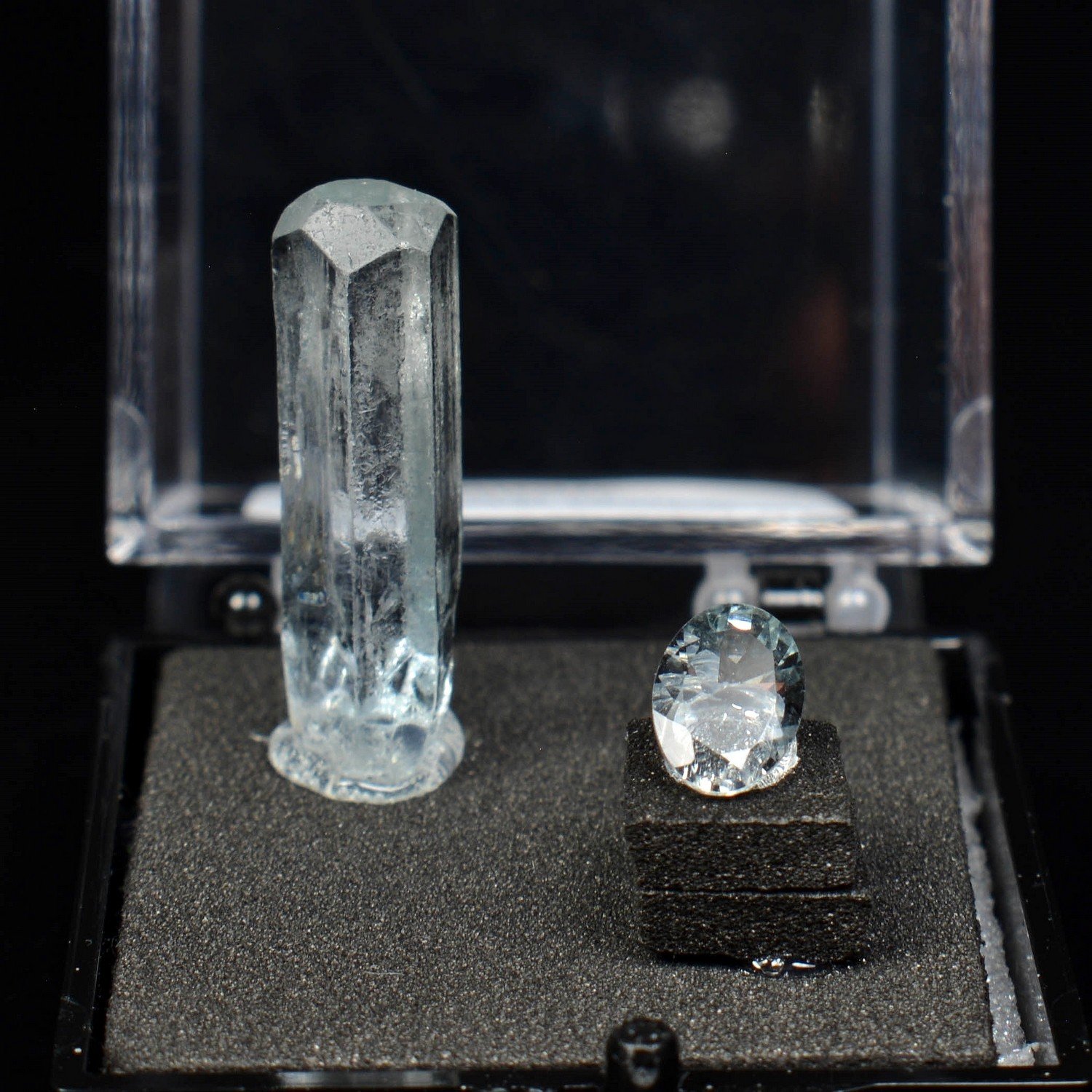 AQUAMARINE - DUO: cut stone and crystallised stone