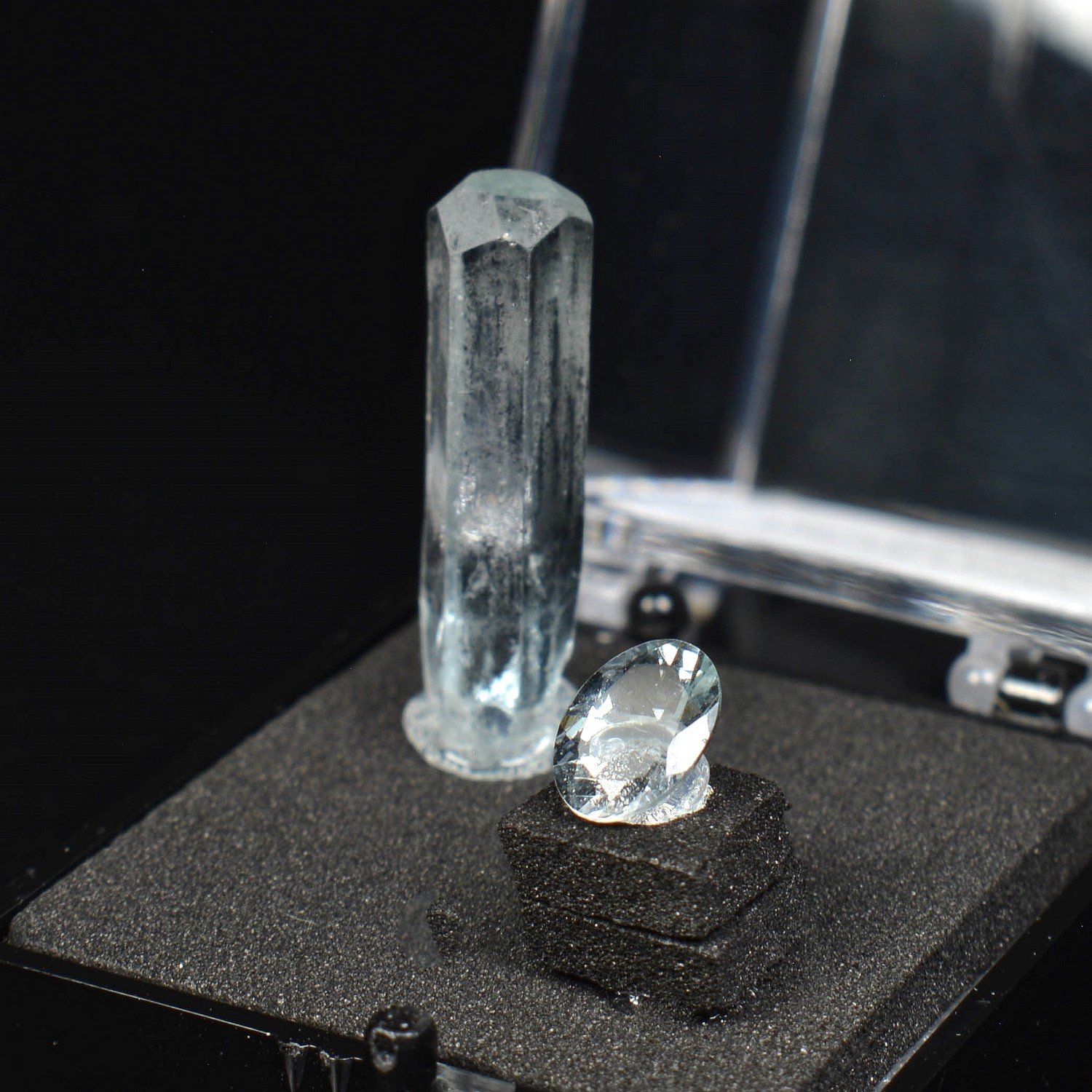 AQUAMARINE - DUO: cut stone and crystallised stone