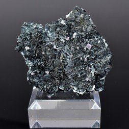 Fluorine sur hématite - Face Sud des Droites, Mont-Blanc, France