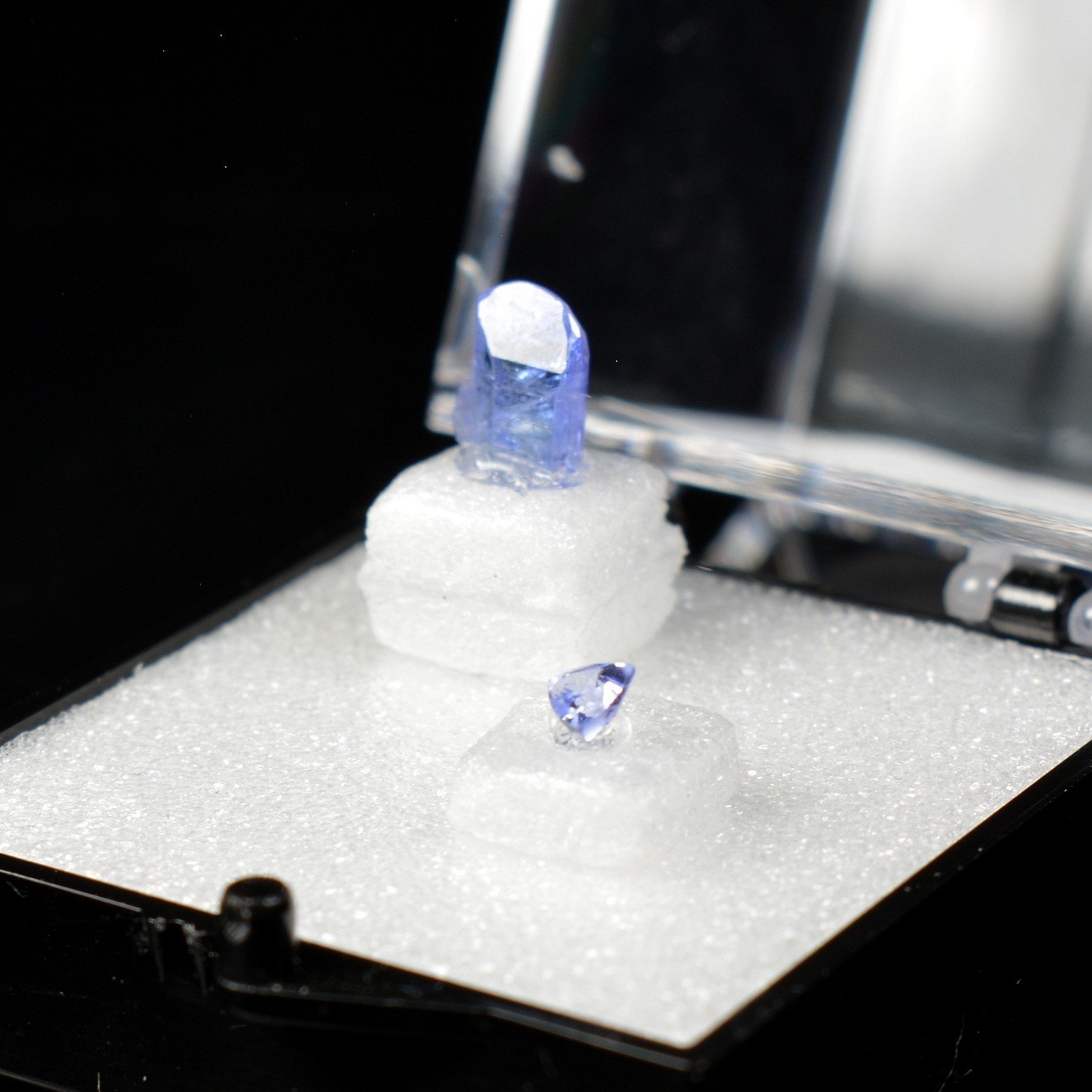 TANZANITE - DUO: cut stone and natural stone