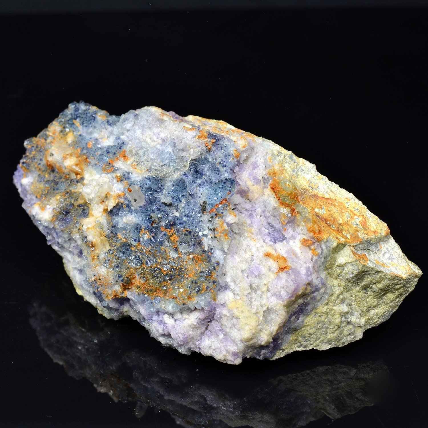 Fluorite and quartz – Grand-Champ, Morbihan, France