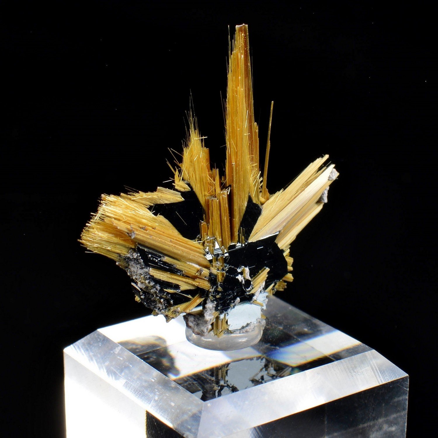 Rutile and hematite - Novo Horizonte, Bahia, Brazil