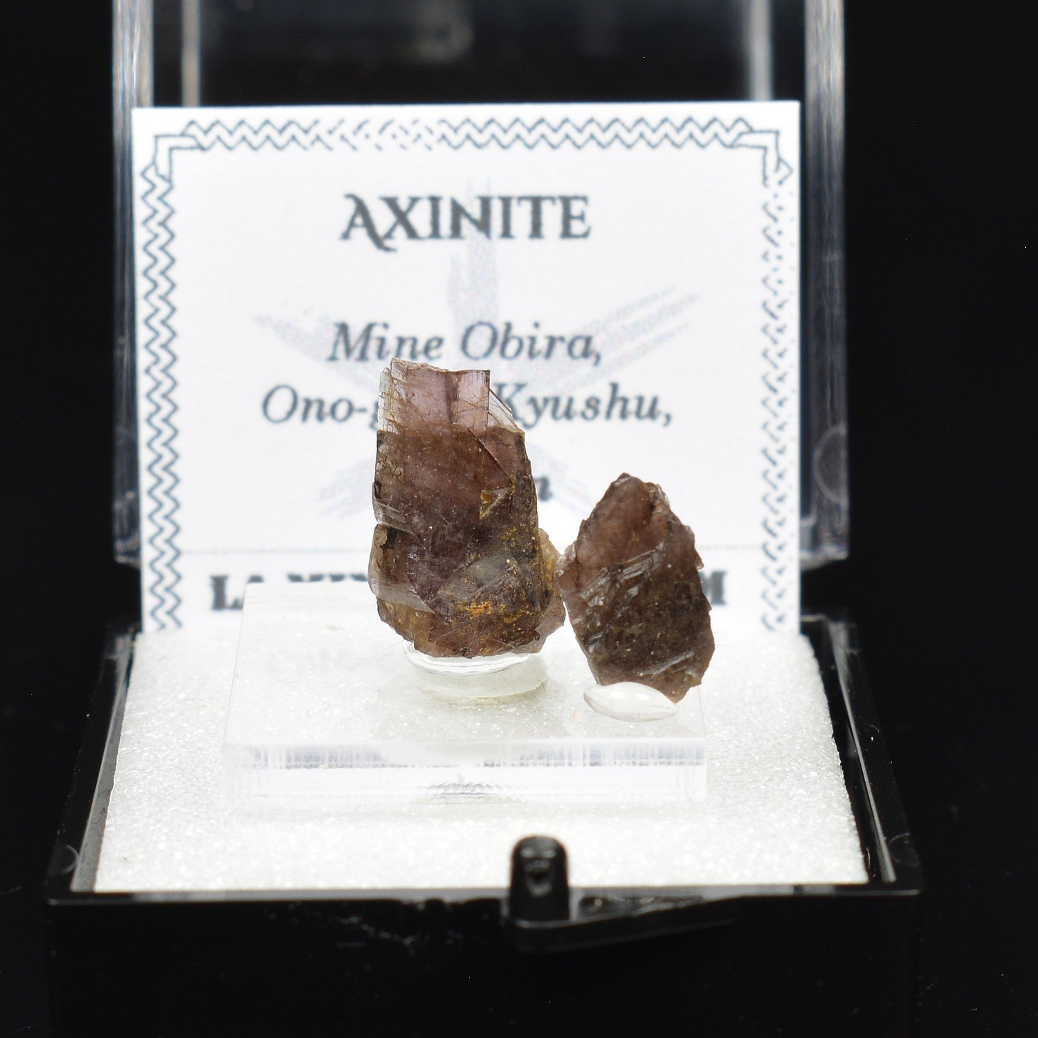 Axinite - Mine Obira, Ono-gun, Kyushu, Japon