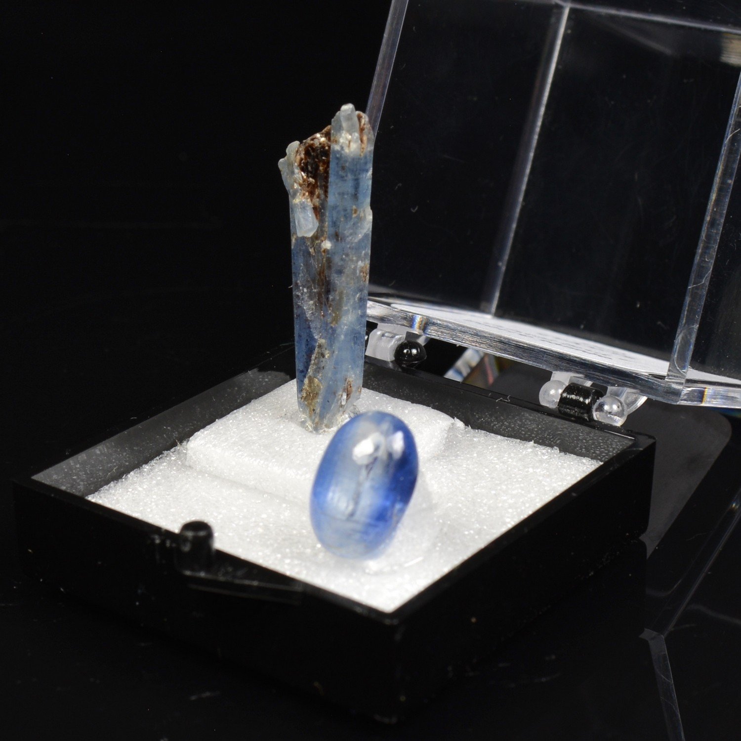 CYANITE - DUO: cut stone and crystallised stone CYANITE - DUO: cut stone and crystallised stone