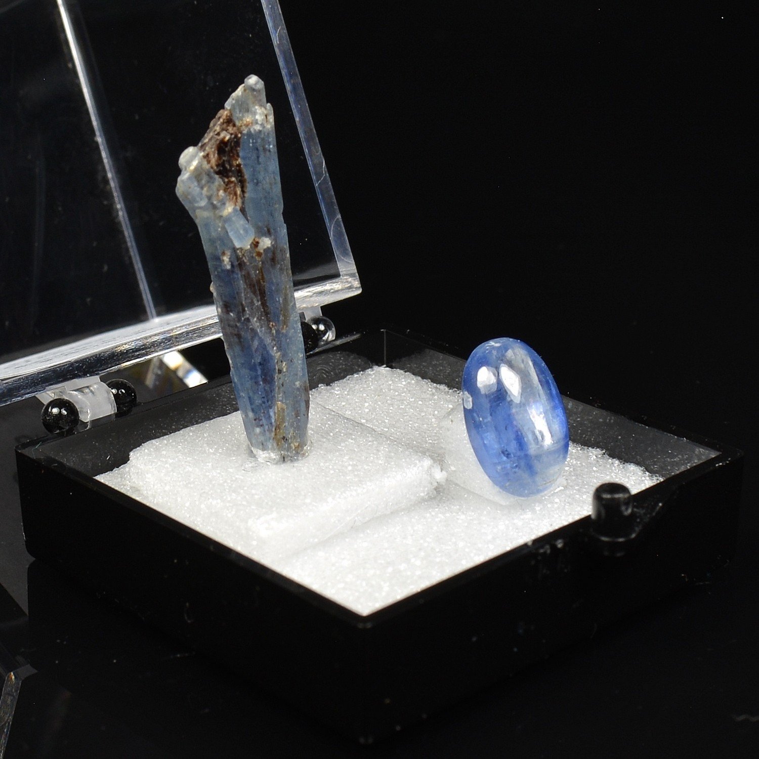 CYANITE - DUO: cut stone and crystallised stone CYANITE - DUO: cut stone and crystallised stone