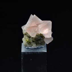 Fluorine rose - Face Sud des Droites, France