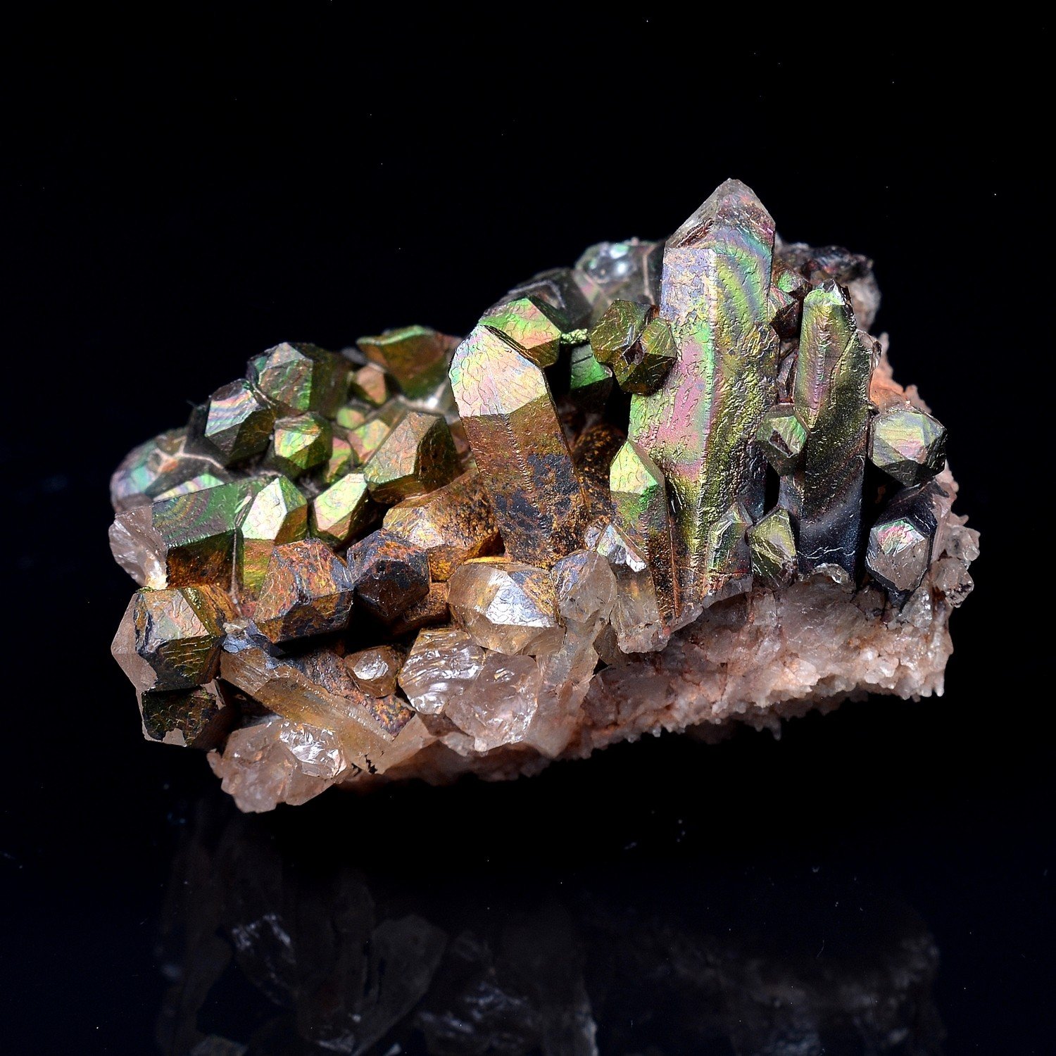 Goethite irisée sur quartz - Massif d'Itremo, Madagascar