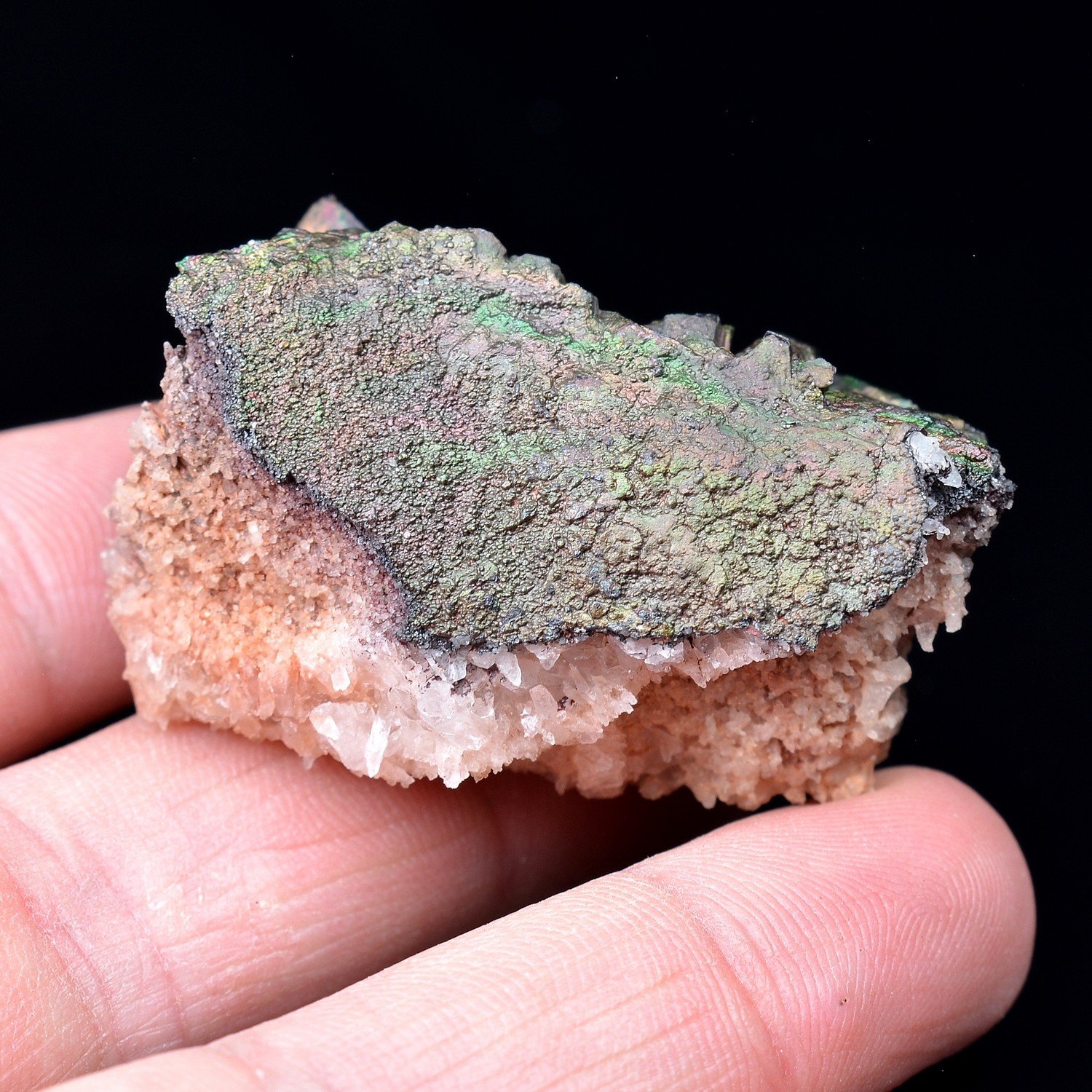 Goethite irisée sur quartz - Massif d'Itremo, Madagascar
