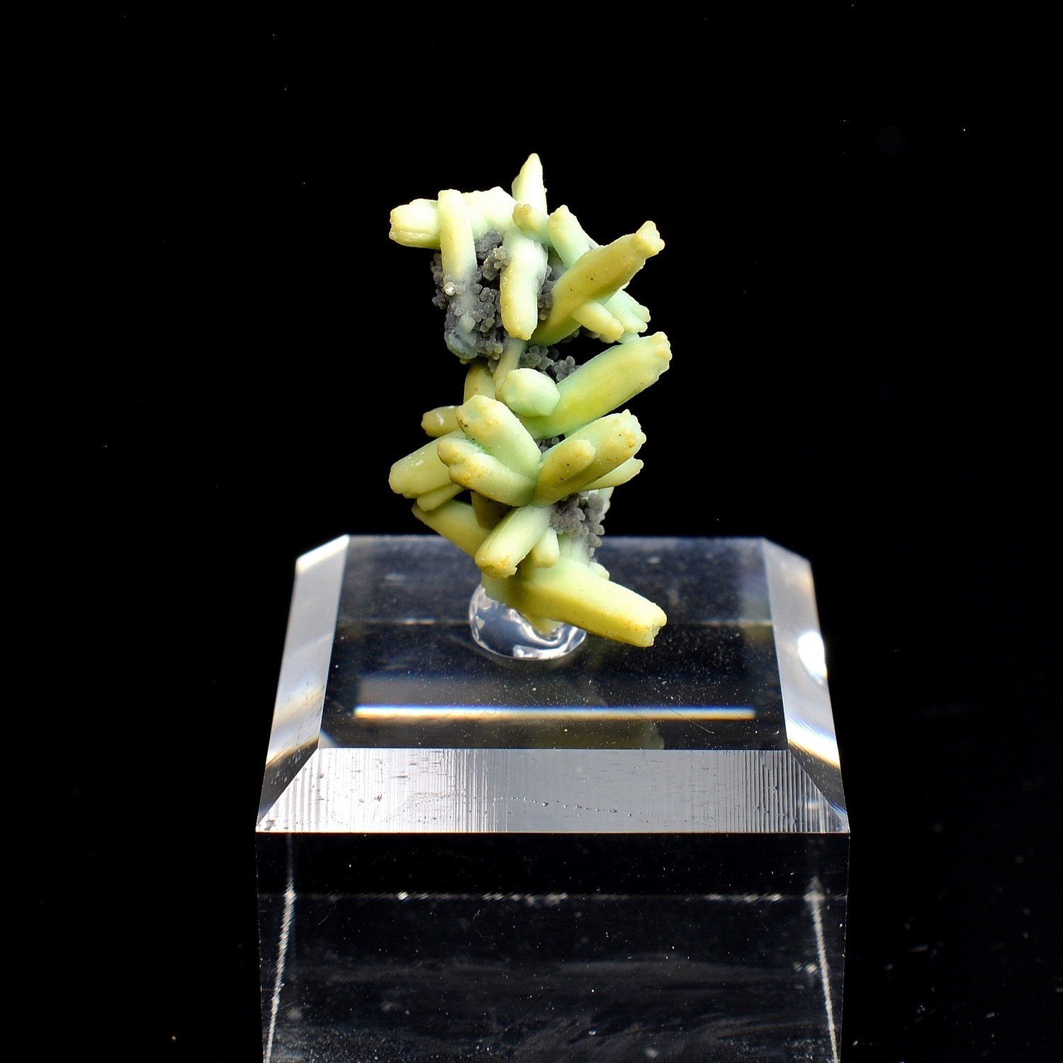 Plumbogummite pseudomorph of pyromorphite – Yangshuo Mine, China