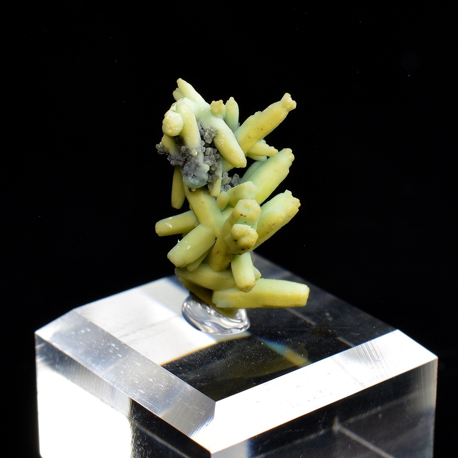 Plumbogummite psm après pyromorphite - Mine Yangshuo, Chine