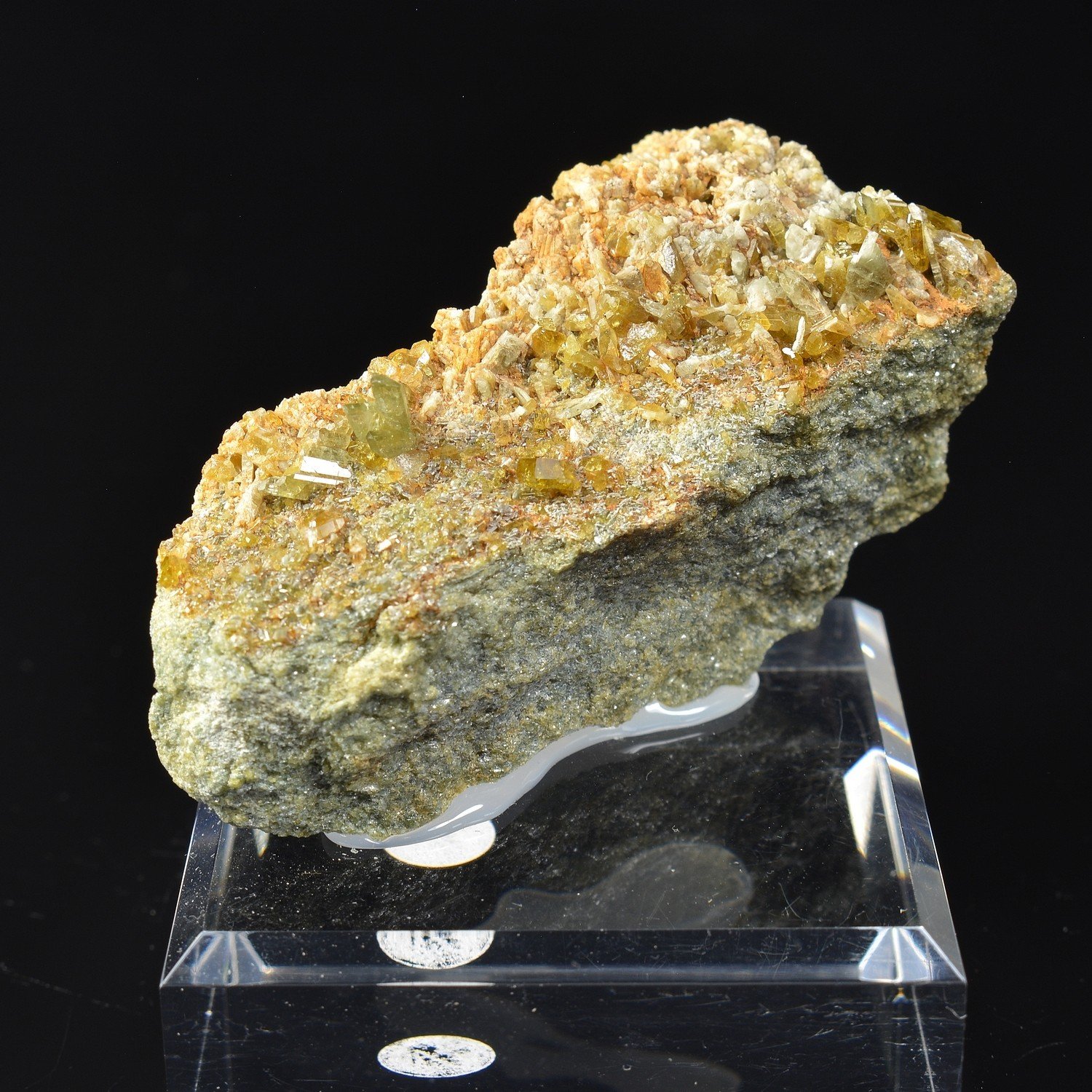 Epidote and diopside – Italian rodingites, Aosta Valley, Italy